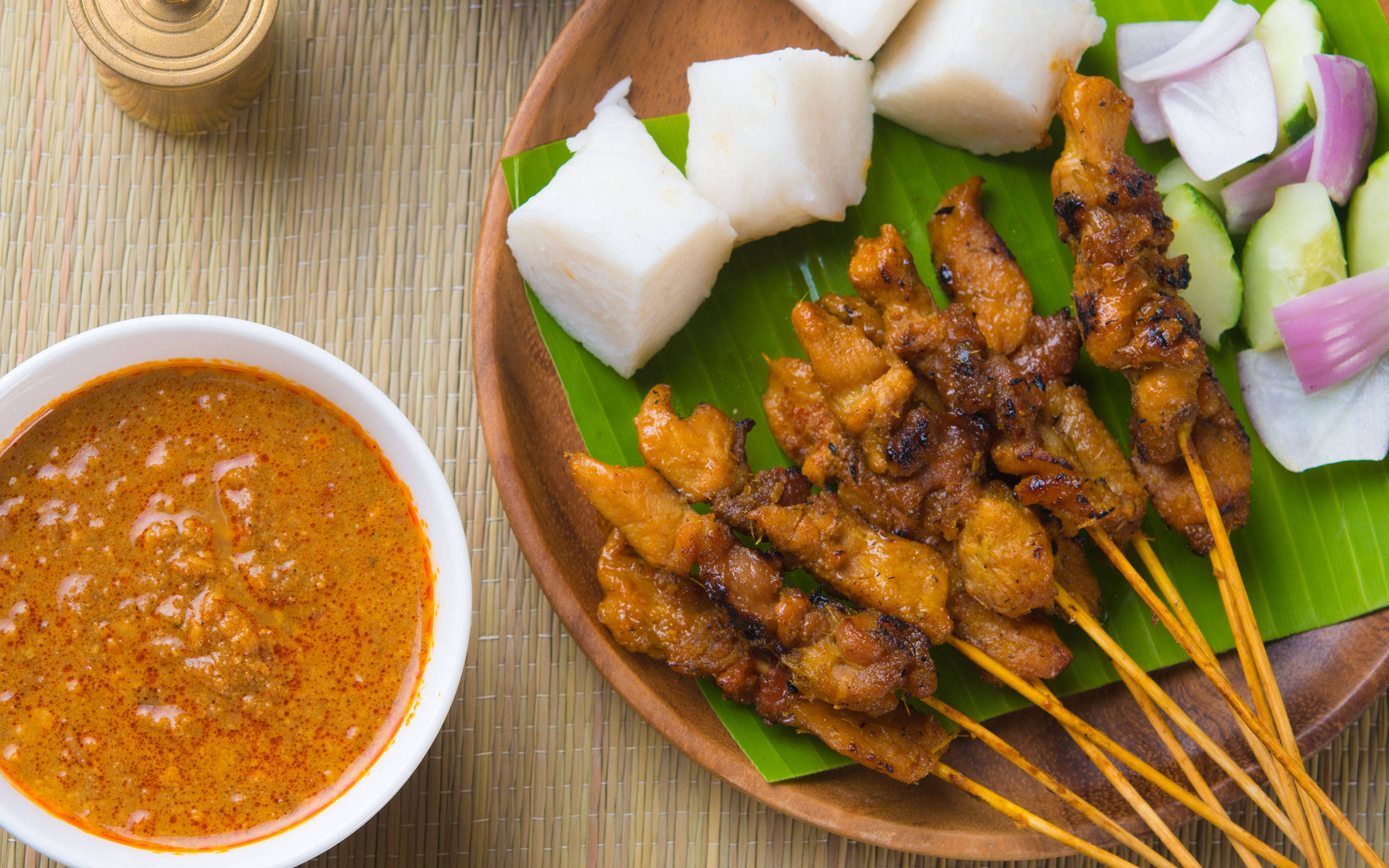 chicken satay, peanut sauce, cucumber onion, 2K Desktop Wallpaper
