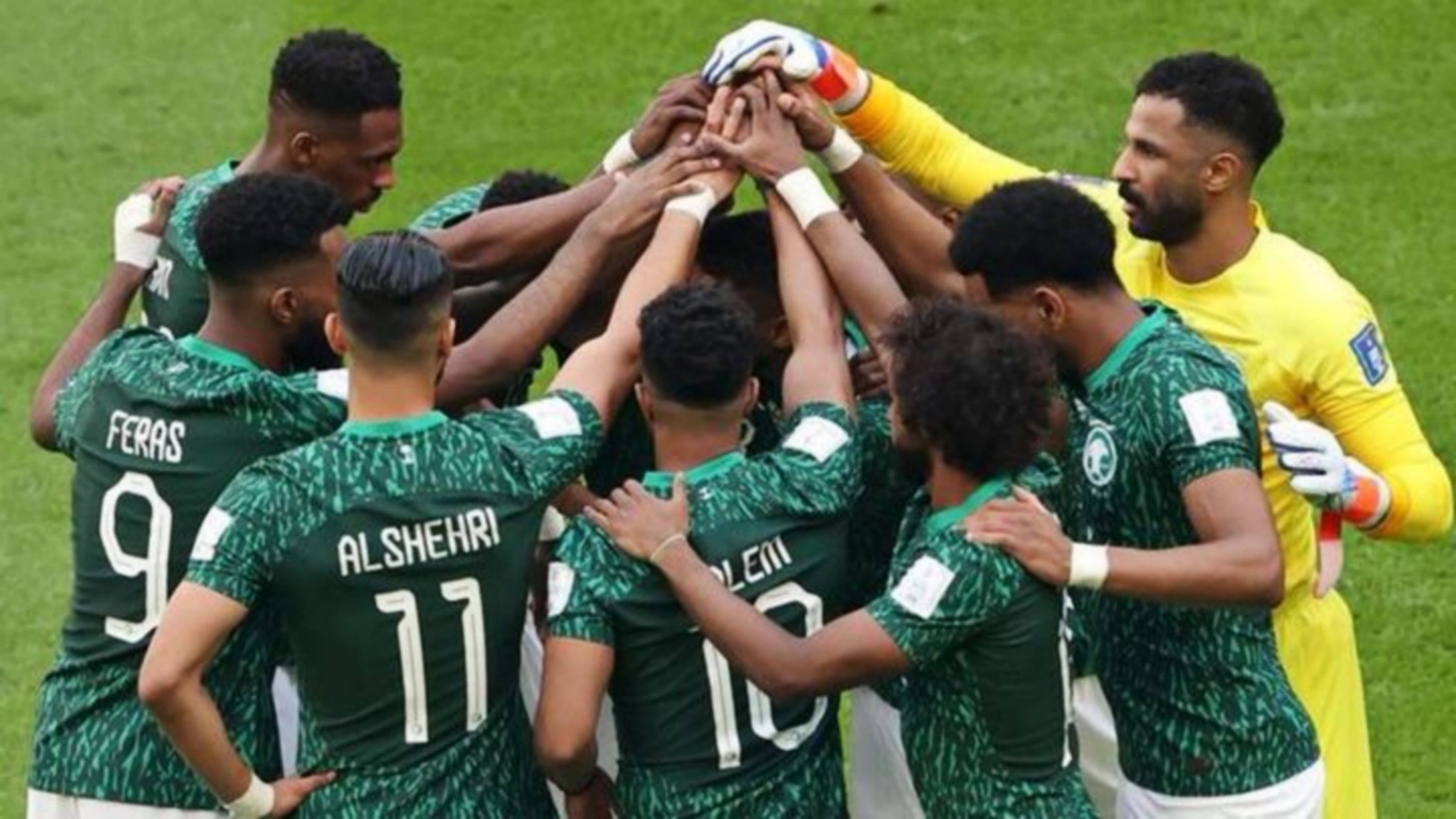 Saudi Arabia National Football Team, green jerseys, huddle, 2K Desktop Wallpaper