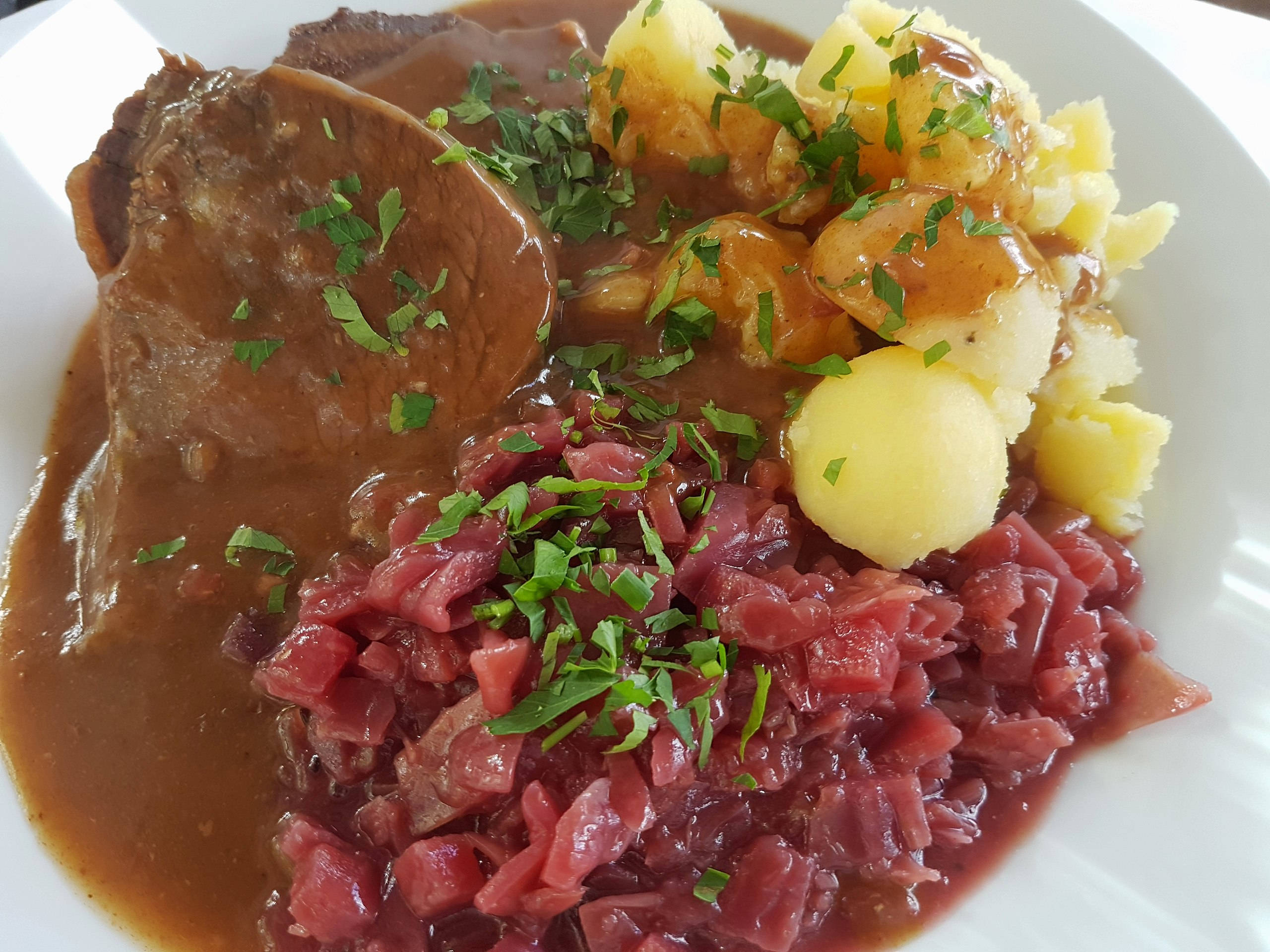Sauerbraten, beef, gravy, 2K Desktop Wallpaper