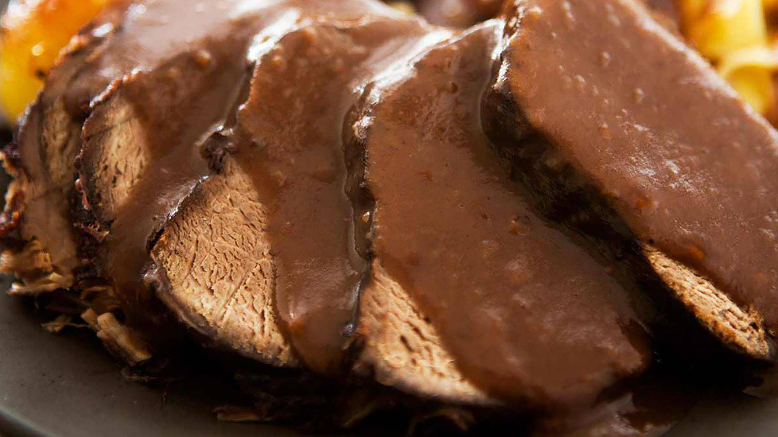 Sauerbraten, traditional German dish, rich brown gravy, HD Desktop Wallpaper