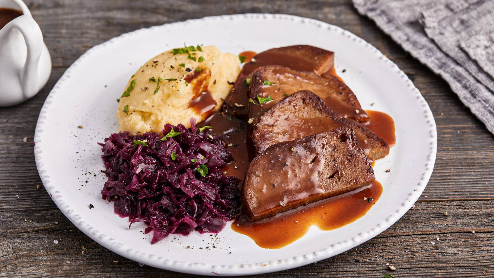 Sauerbraten, traditional German meal, brown sauce, HD Desktop Wallpaper