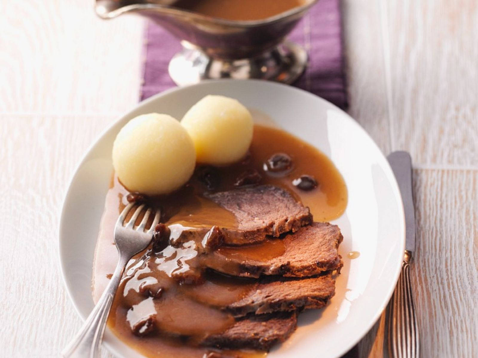 Sauerbraten, traditional German meal, round potato dumplings, HD Desktop Wallpaper