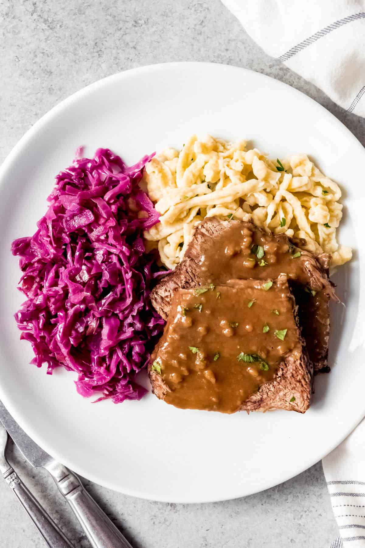 Sauerbraten, red cabbage, spaetzle, HD Phone Wallpaper