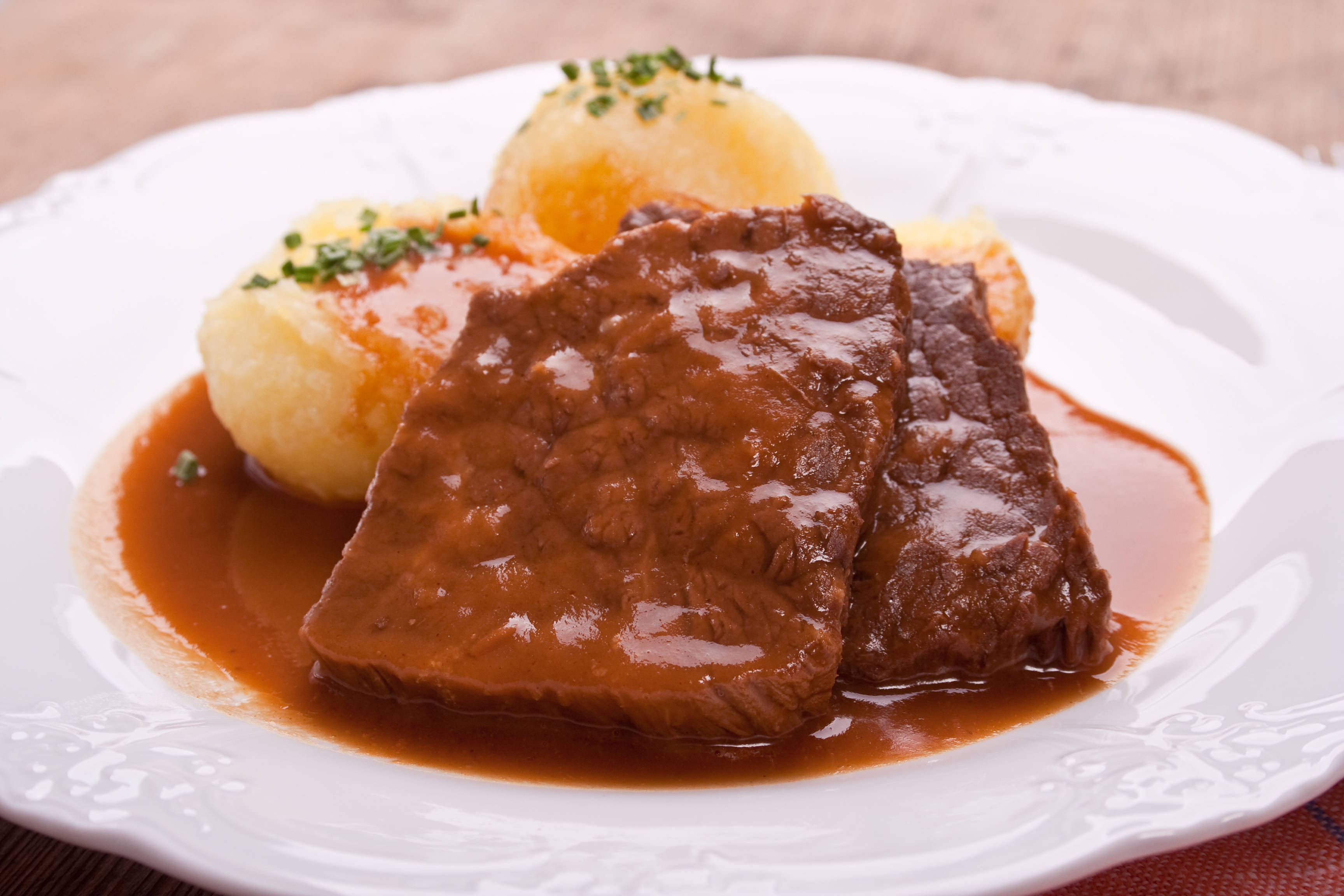 Sauerbraten, potato dumplings, golden dumplings, 2K Desktop Wallpaper