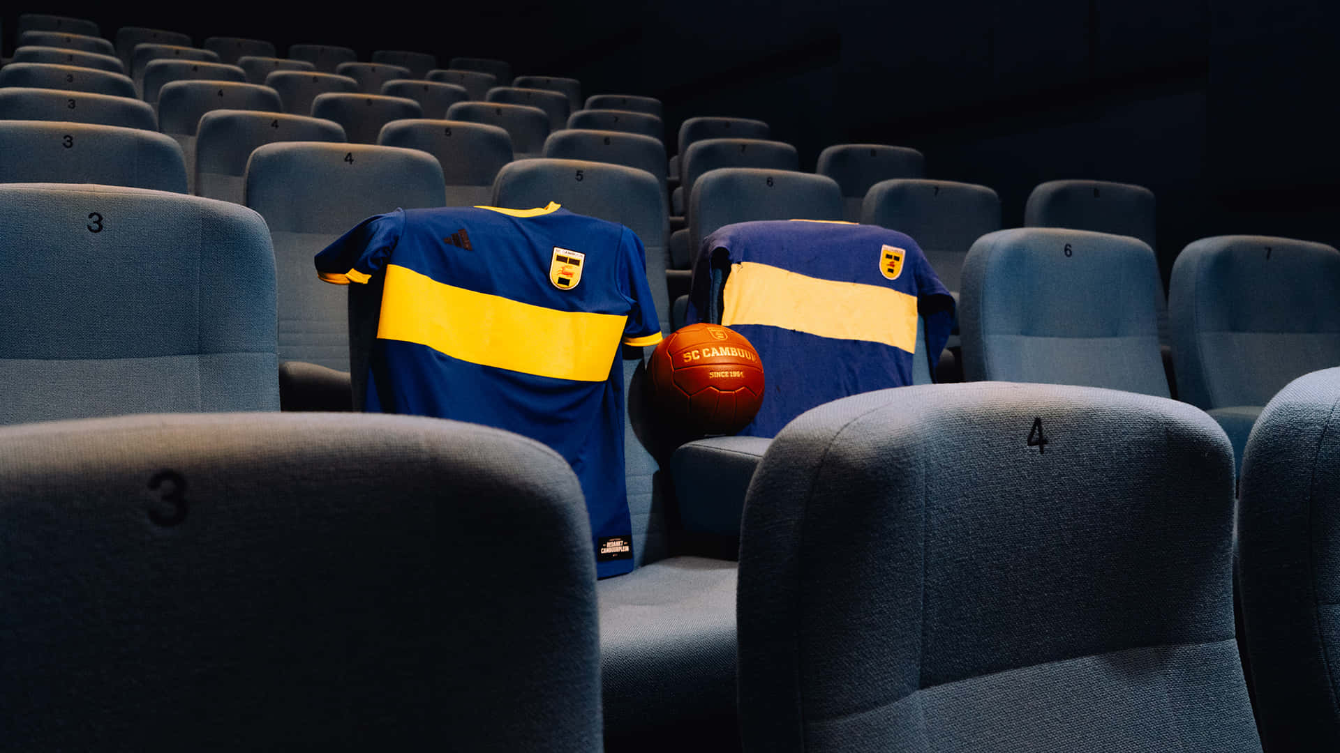 S C Cambuur, blue and yellow football jerseys, red ball, Full HD Desktop Wallpaper