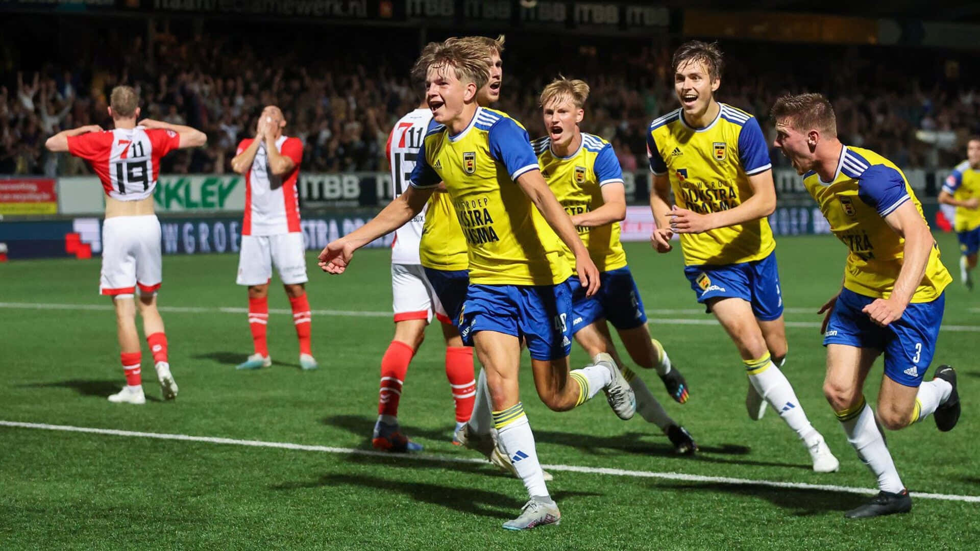 S C Cambuur, yellow and blue soccer players, green field, Full HD Desktop Wallpaper