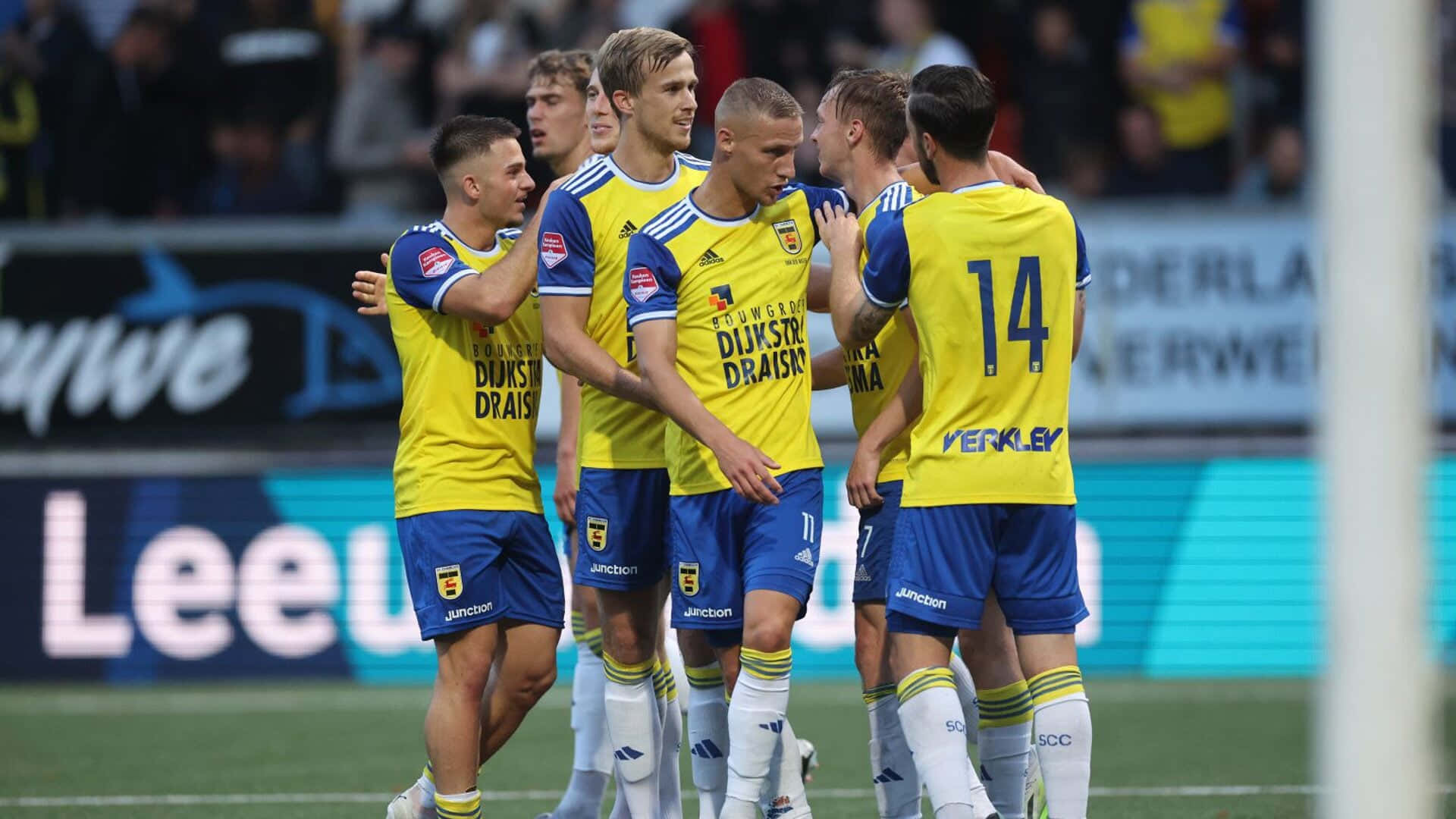 S C Cambuur, yellow and blue jerseys, green field, Full HD Desktop Wallpaper