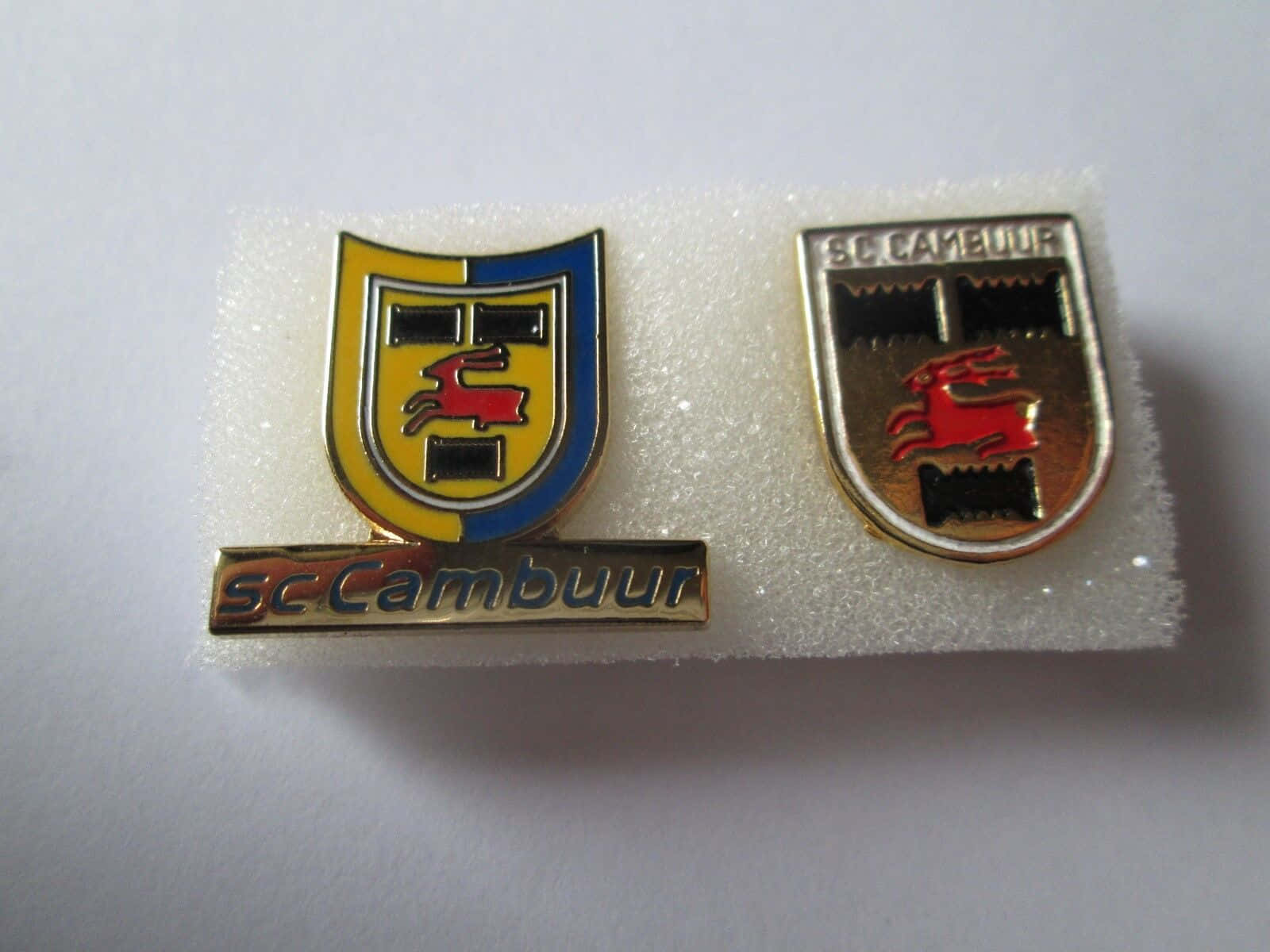 S C Cambuur, enamel badges, red leaping deer, HD Desktop Wallpaper