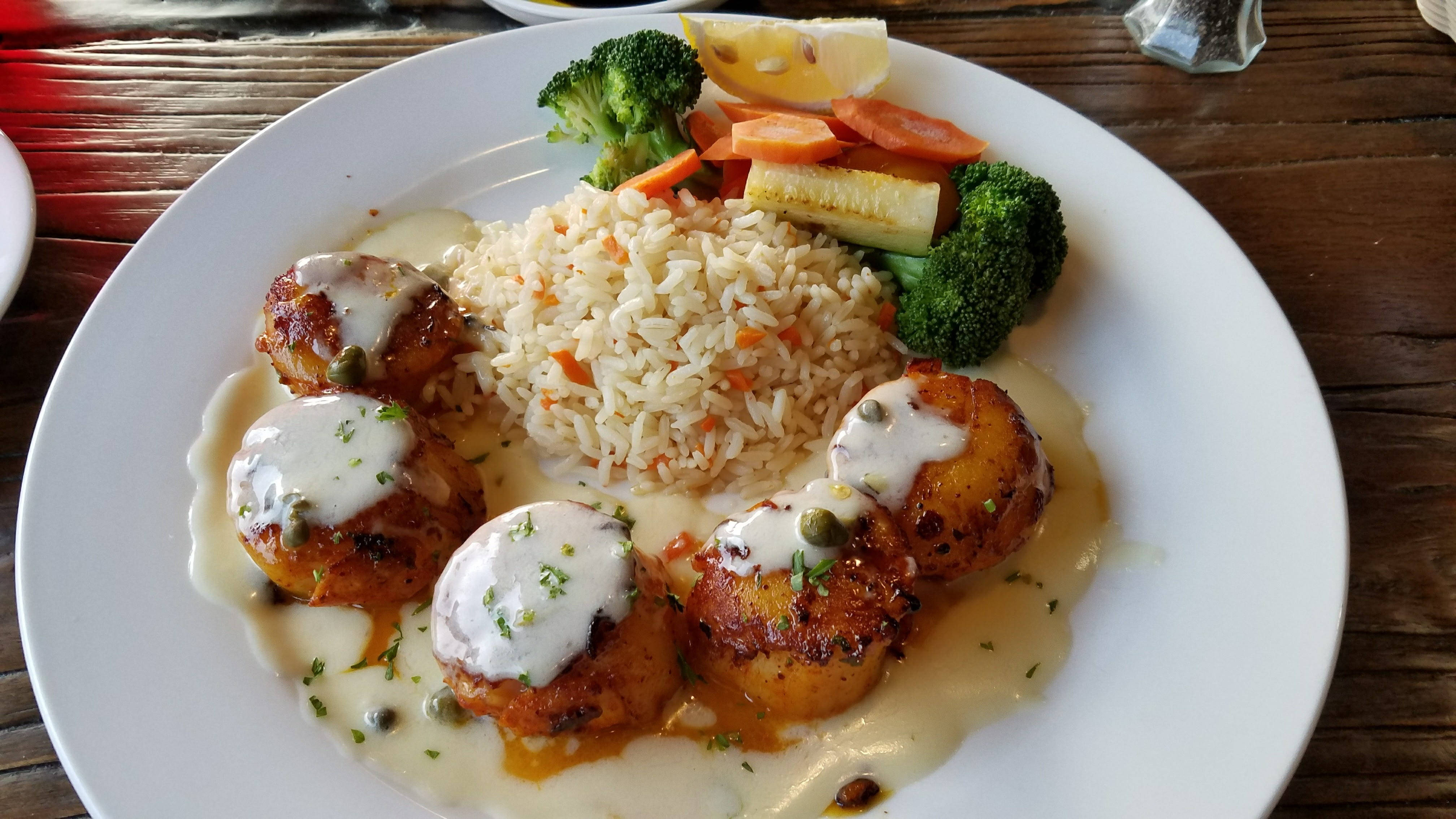 scallops, pilaf rice, creamy sauce, 4K Desktop Wallpaper