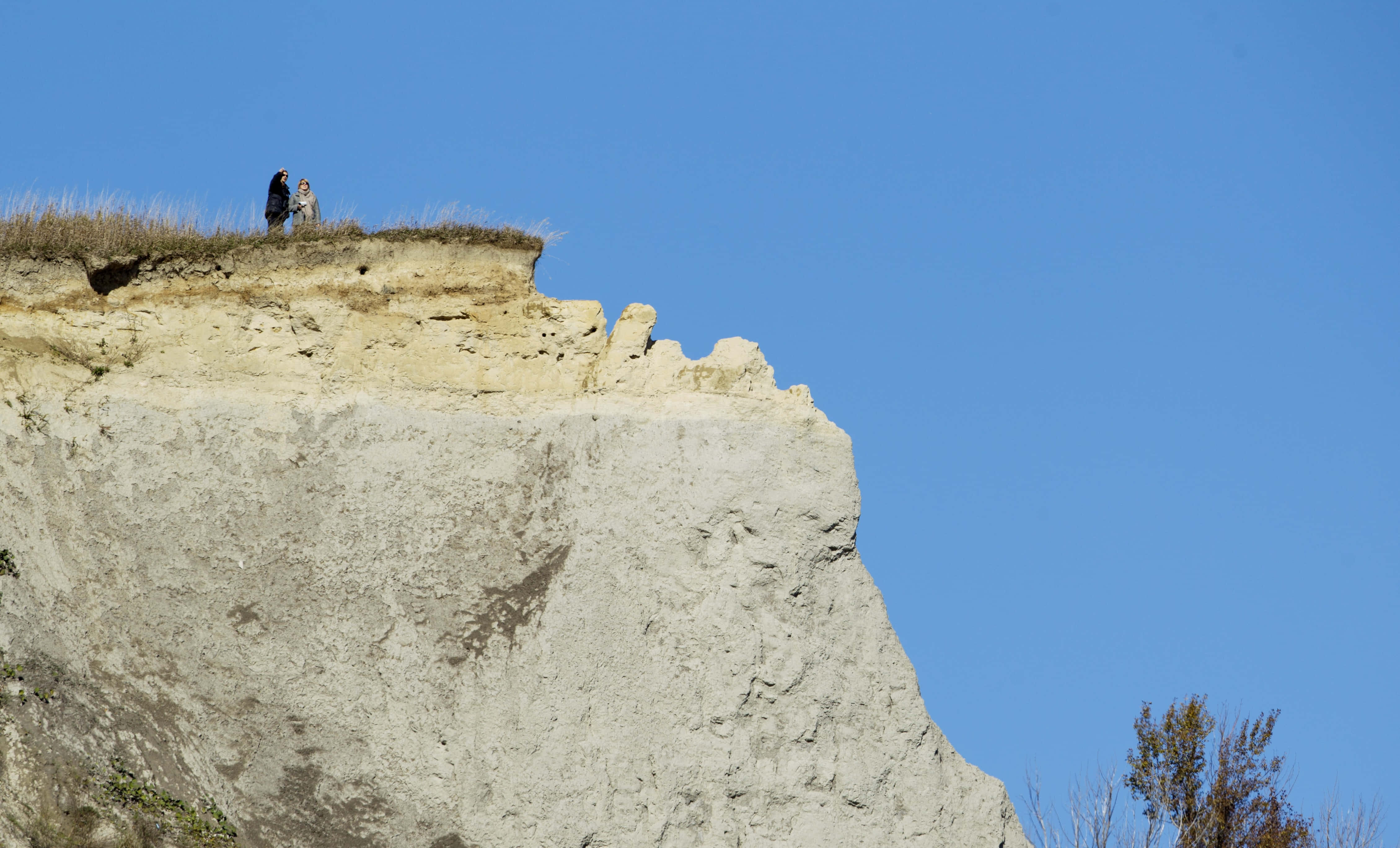 Scarborough Bluffs, white cliff, clear blue sky, 4K Desktop Wallpaper