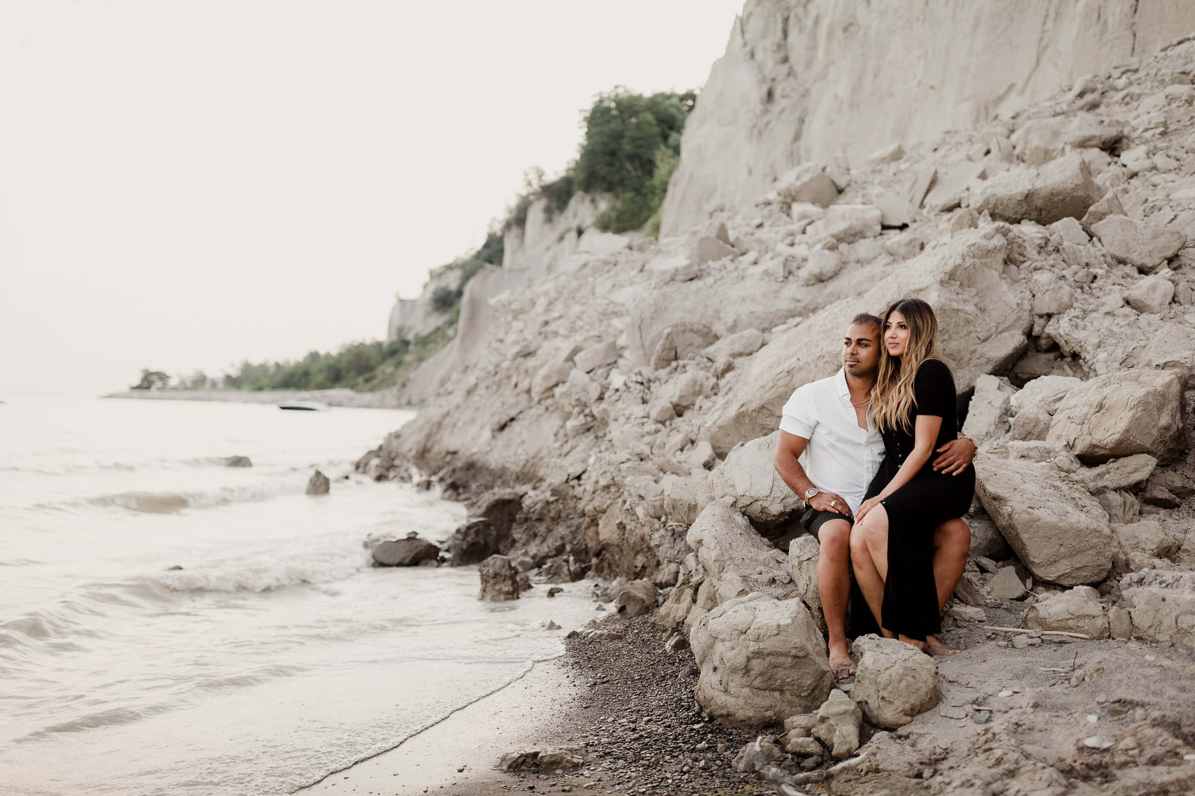 Scarborough Bluffs, shoreline, couple, Full HD Desktop Wallpaper