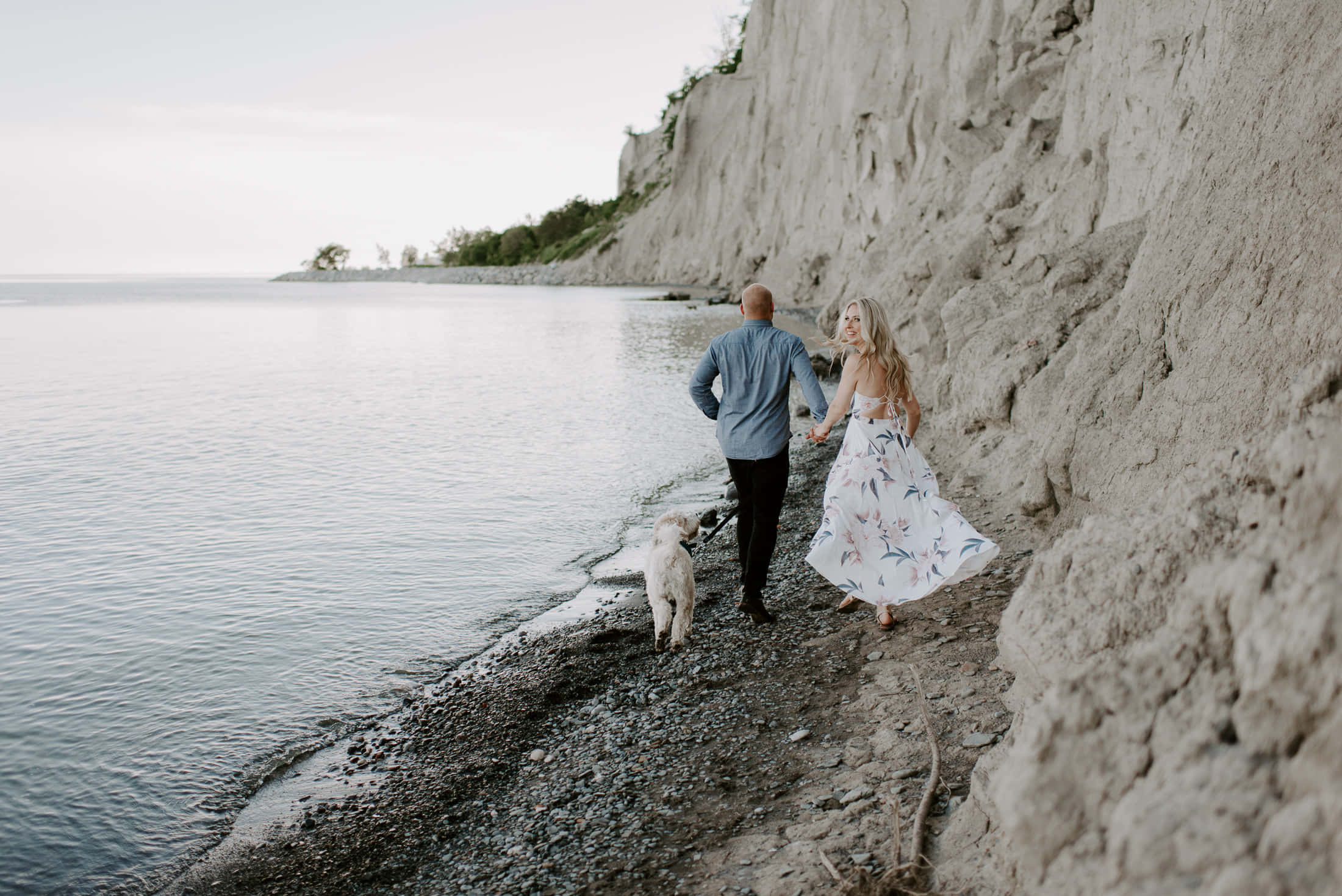 Scarborough Bluffs, couple, dog, Full HD Desktop Wallpaper