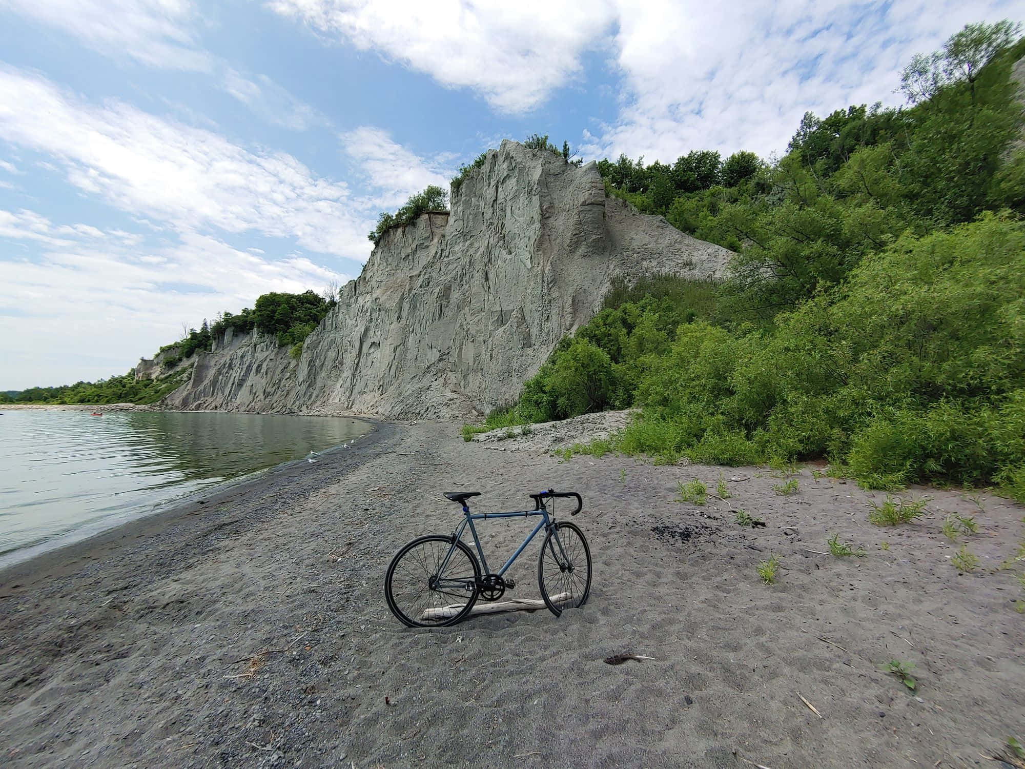 Scarborough Bluffs, blue bicycle, gray sandy beach, Full HD Desktop Wallpaper