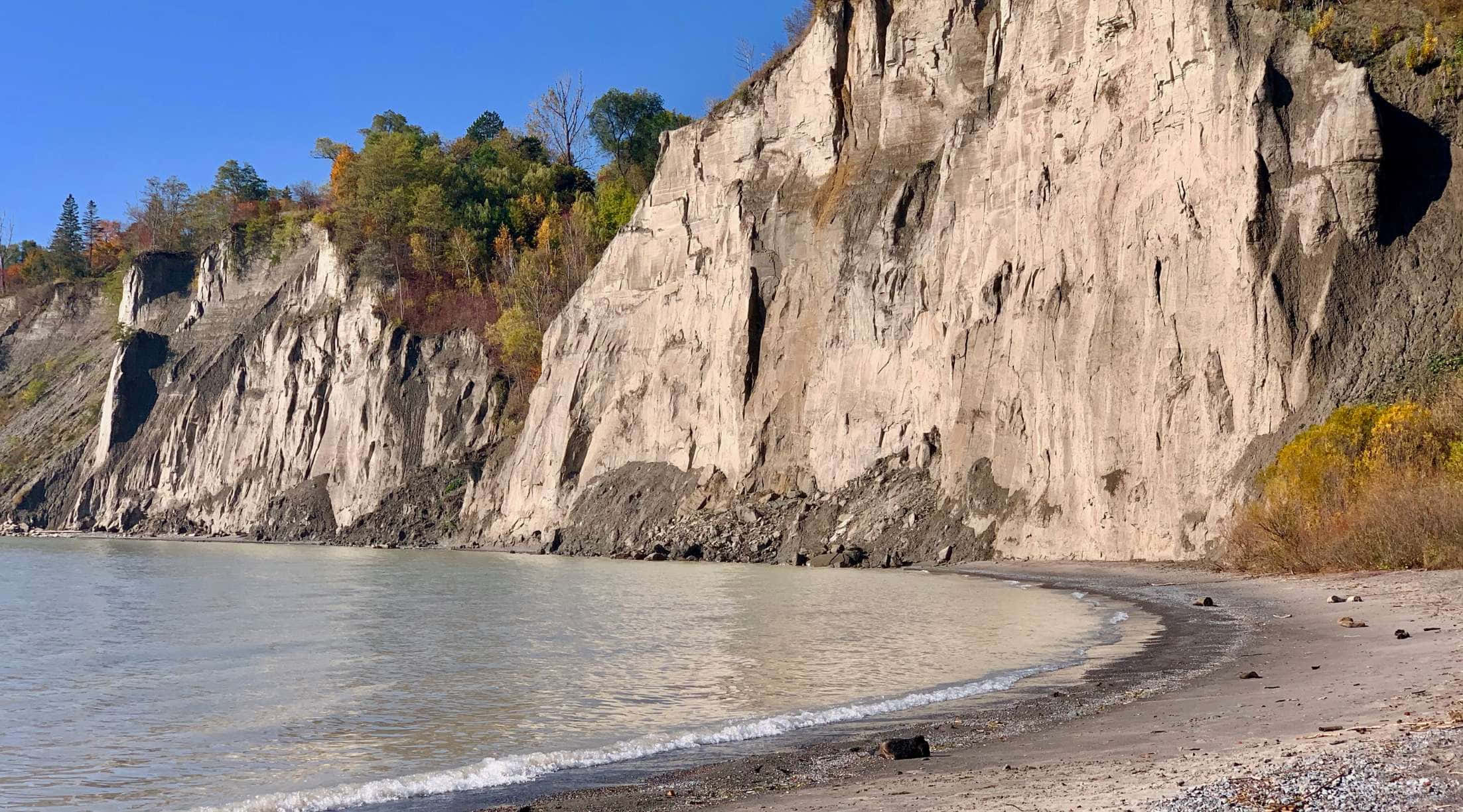 Scarborough Bluffs, limestone cliffs, autumn trees, Full HD Desktop Wallpaper