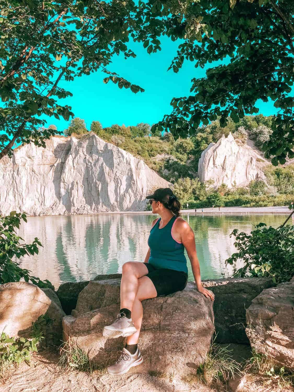 Scarborough Bluffs, calm lake, lush green trees, HD Phone Wallpaper