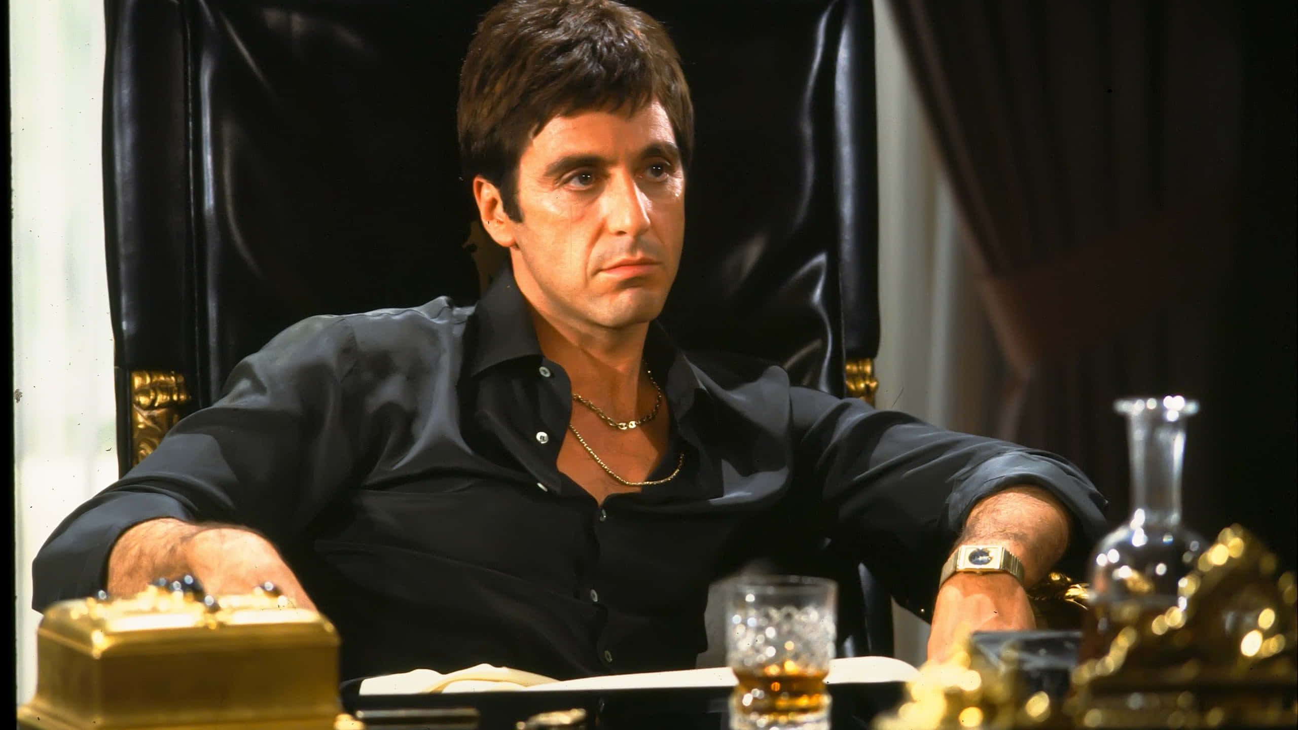 Scarface Tony Montana, black shirt, leather chair, 2K Desktop Wallpaper