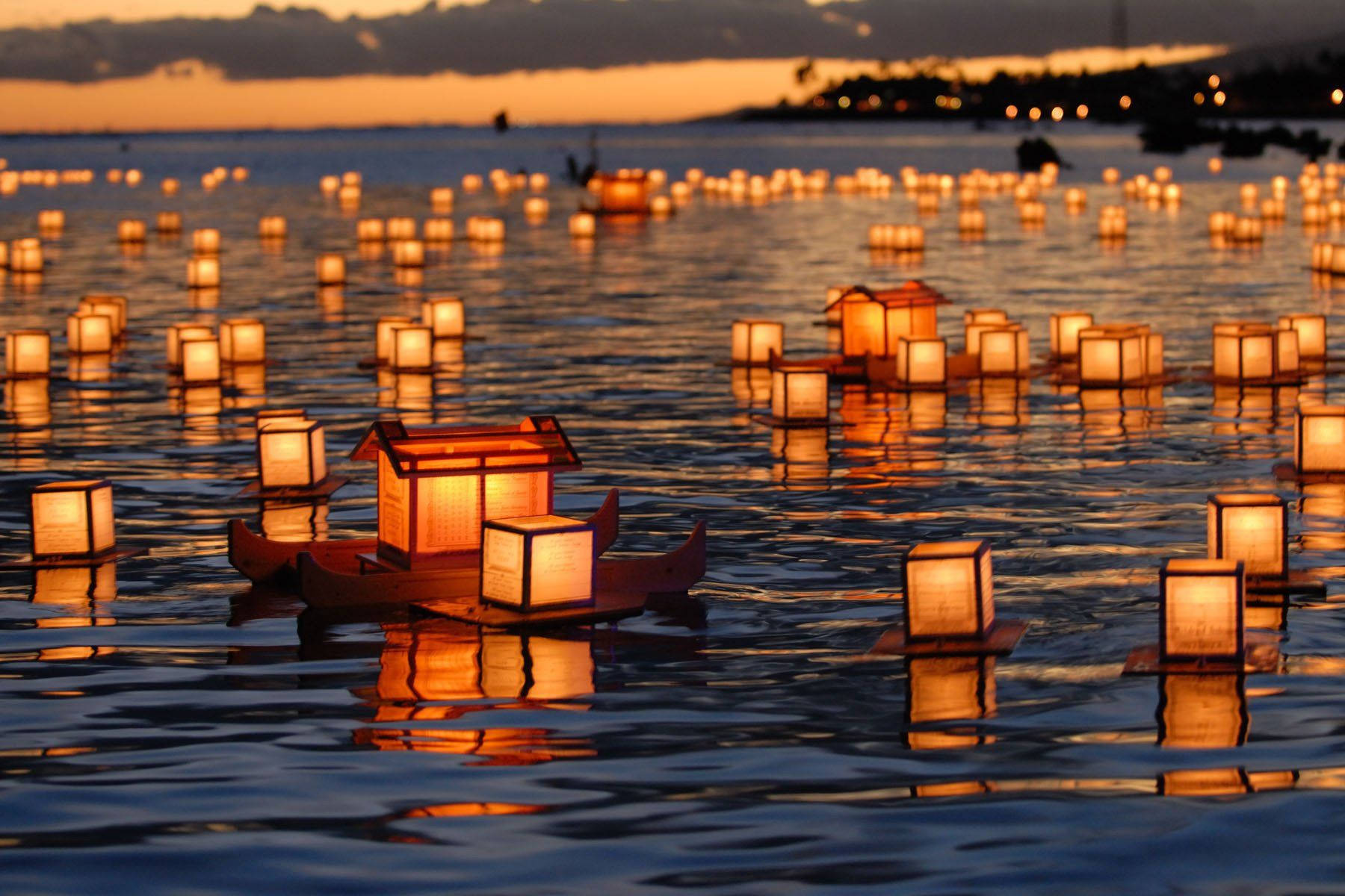 floating sea lanterns, calm water, twilight, HD Desktop Wallpaper