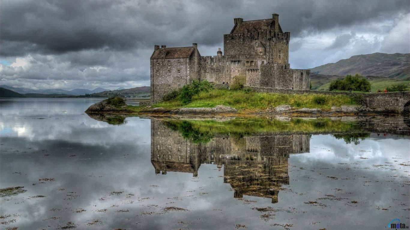 Scotland, ancient stone castle, grassy island, HD Desktop Wallpaper
