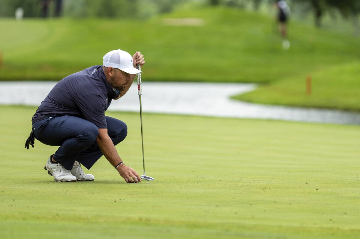 Scott Brown, golfer, lush green fairway, SD Desktop Wallpaper