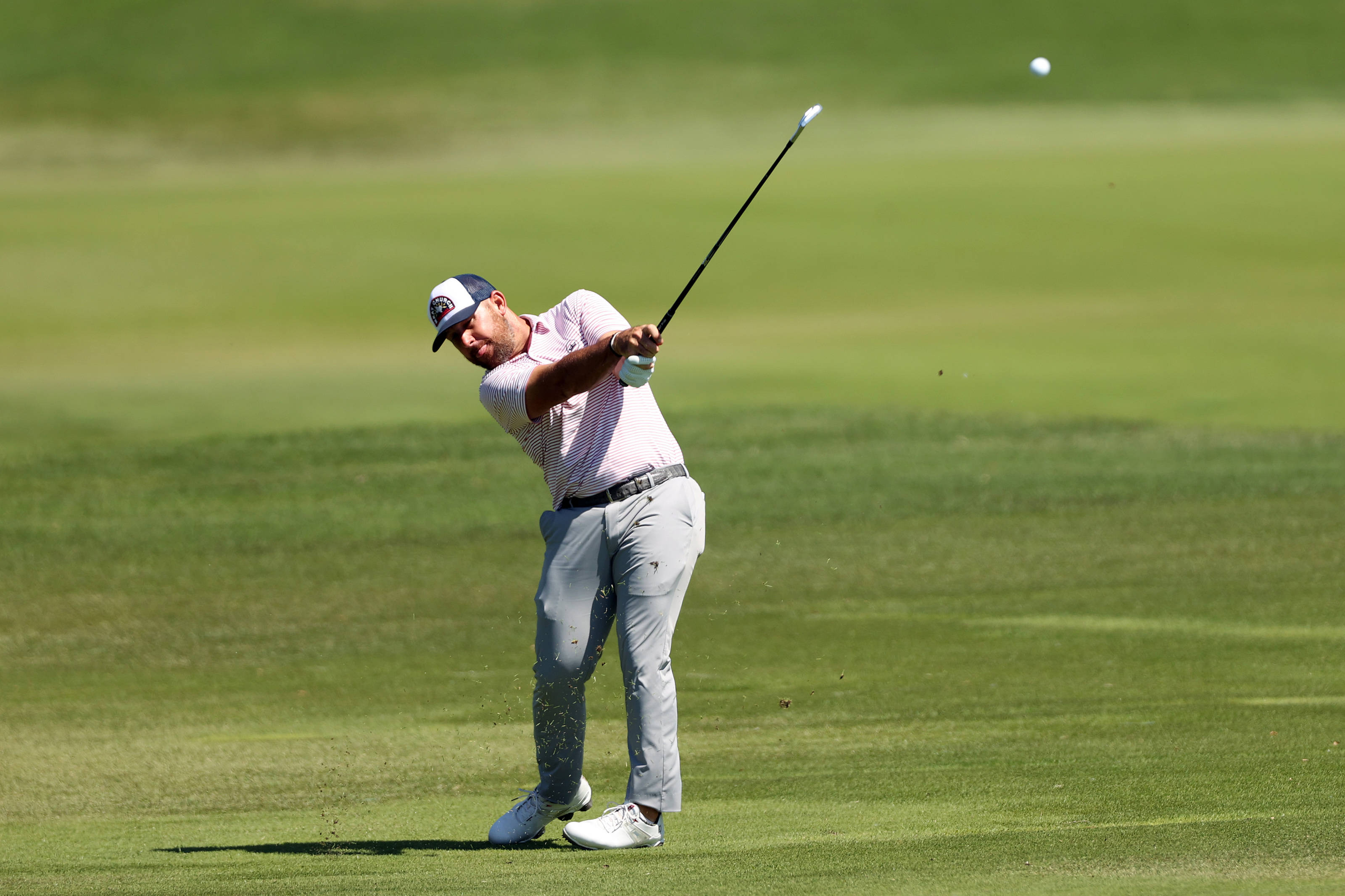 Scott Brown, pink shirt, grey pants, 2K Desktop Wallpaper