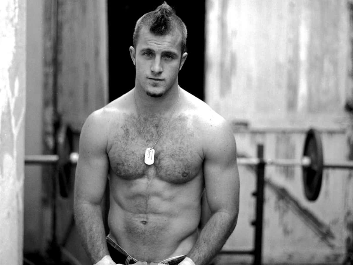 Scott Caan, mohawk, dog tag, SD Desktop Wallpaper