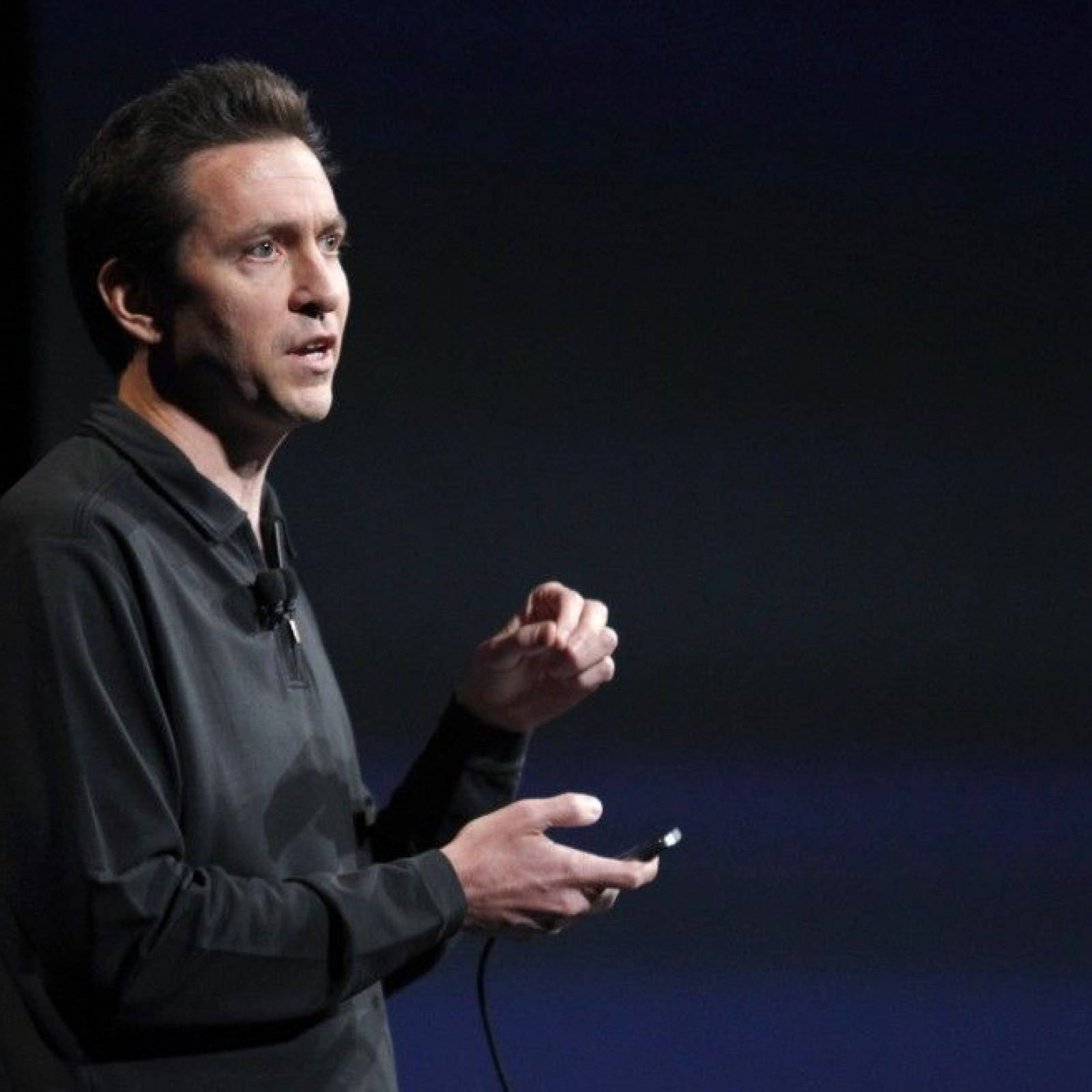 Scott Forstall, dark shirt, remote, HD Desktop Wallpaper