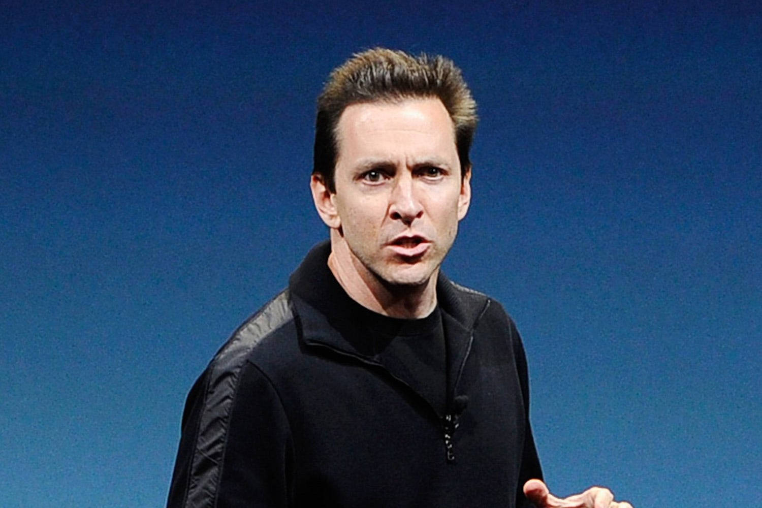 Scott Forstall, black jacket, solid blue background, HD Desktop Wallpaper
