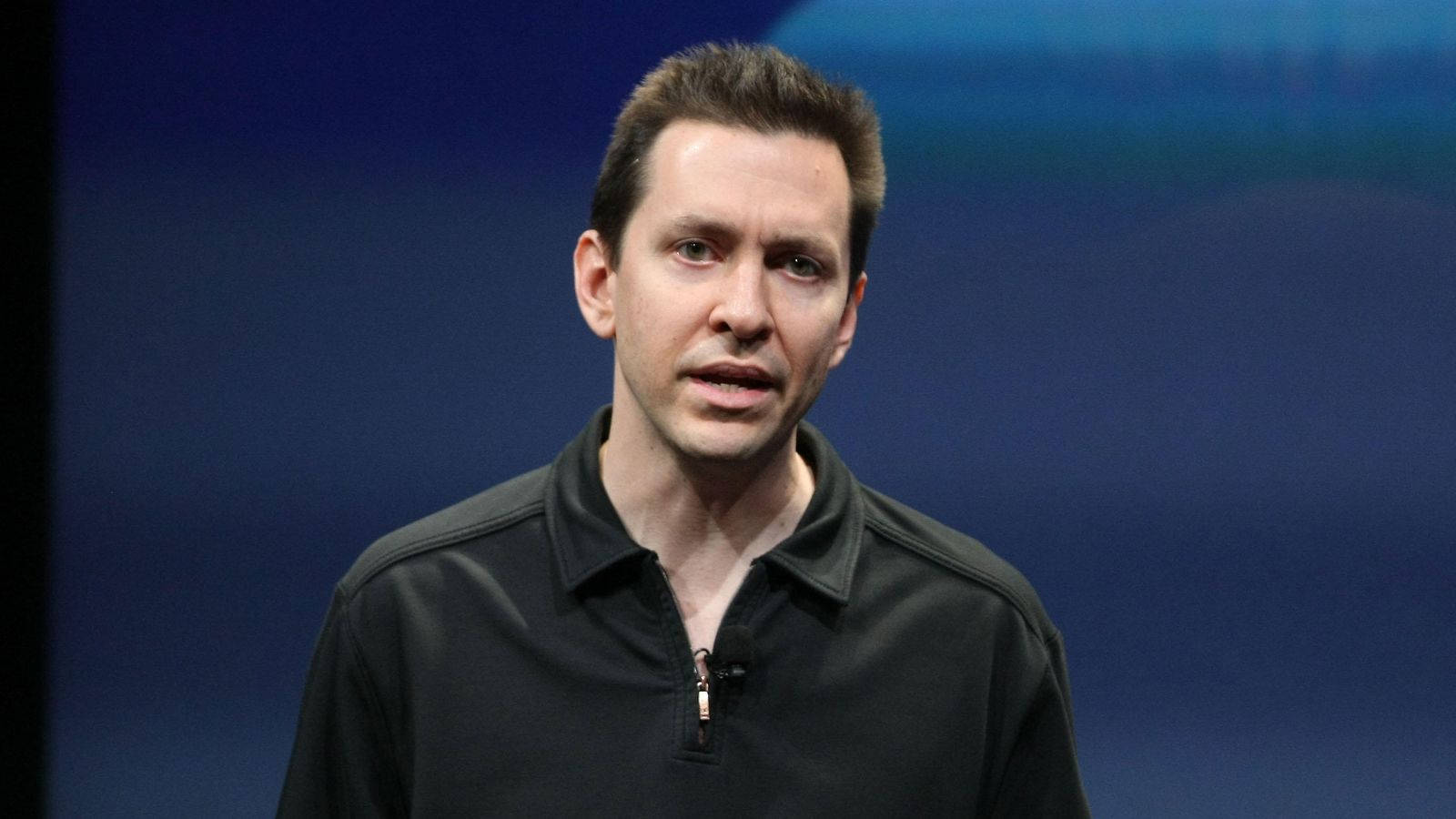 Scott Forstall, black polo shirt, blue gradient background, HD Desktop Wallpaper