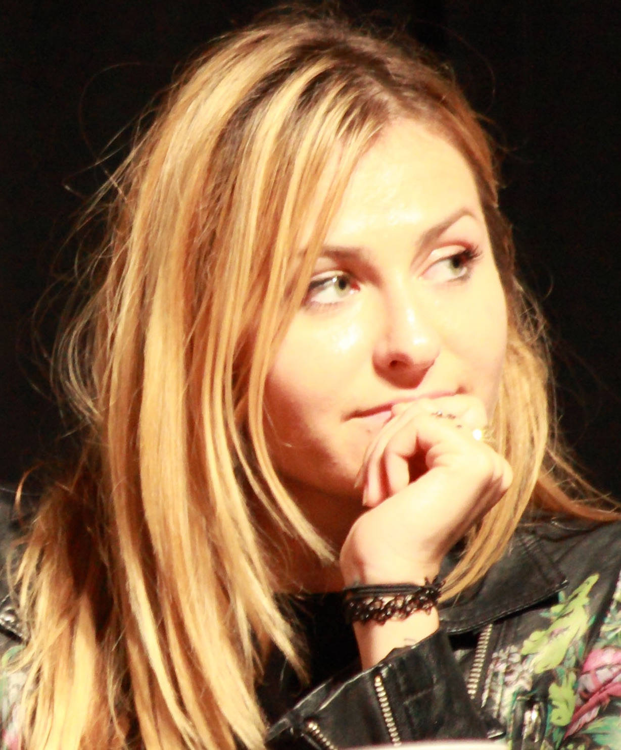 Scout Taylor-Compton, blonde hair, stage lighting, HD Phone Wallpaper
