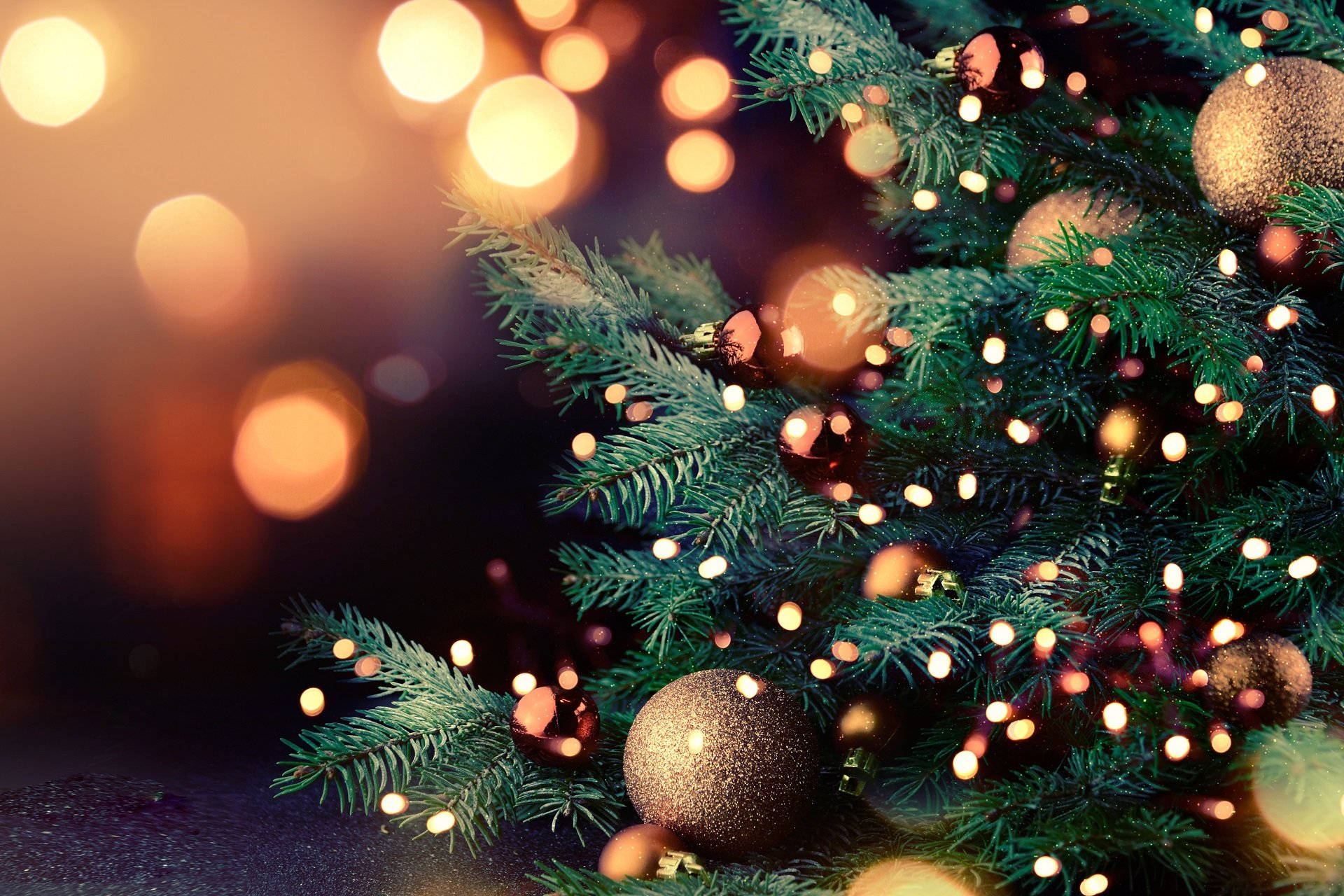 Christmas tree, gold ornaments, bokeh lights, Full HD Desktop Wallpaper