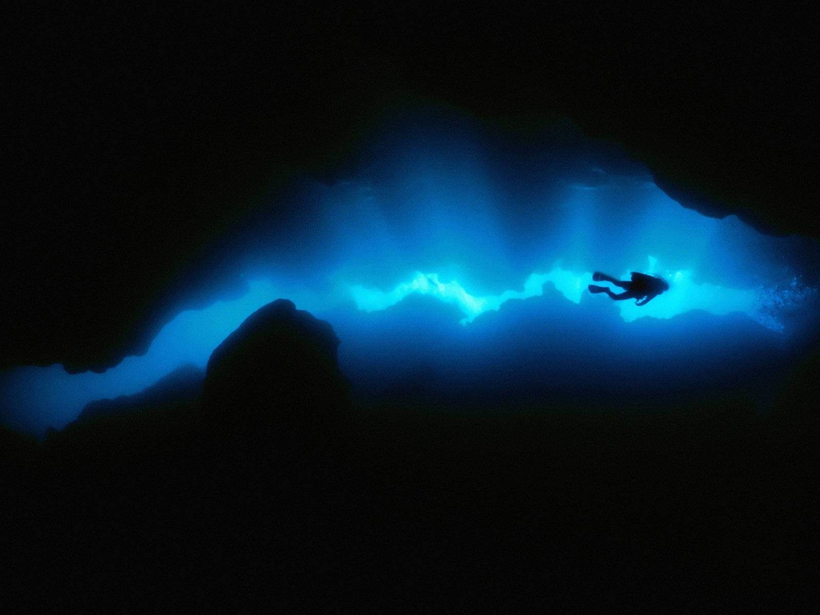 scuba diving, underwater cave, glowing, HD Desktop Wallpaper