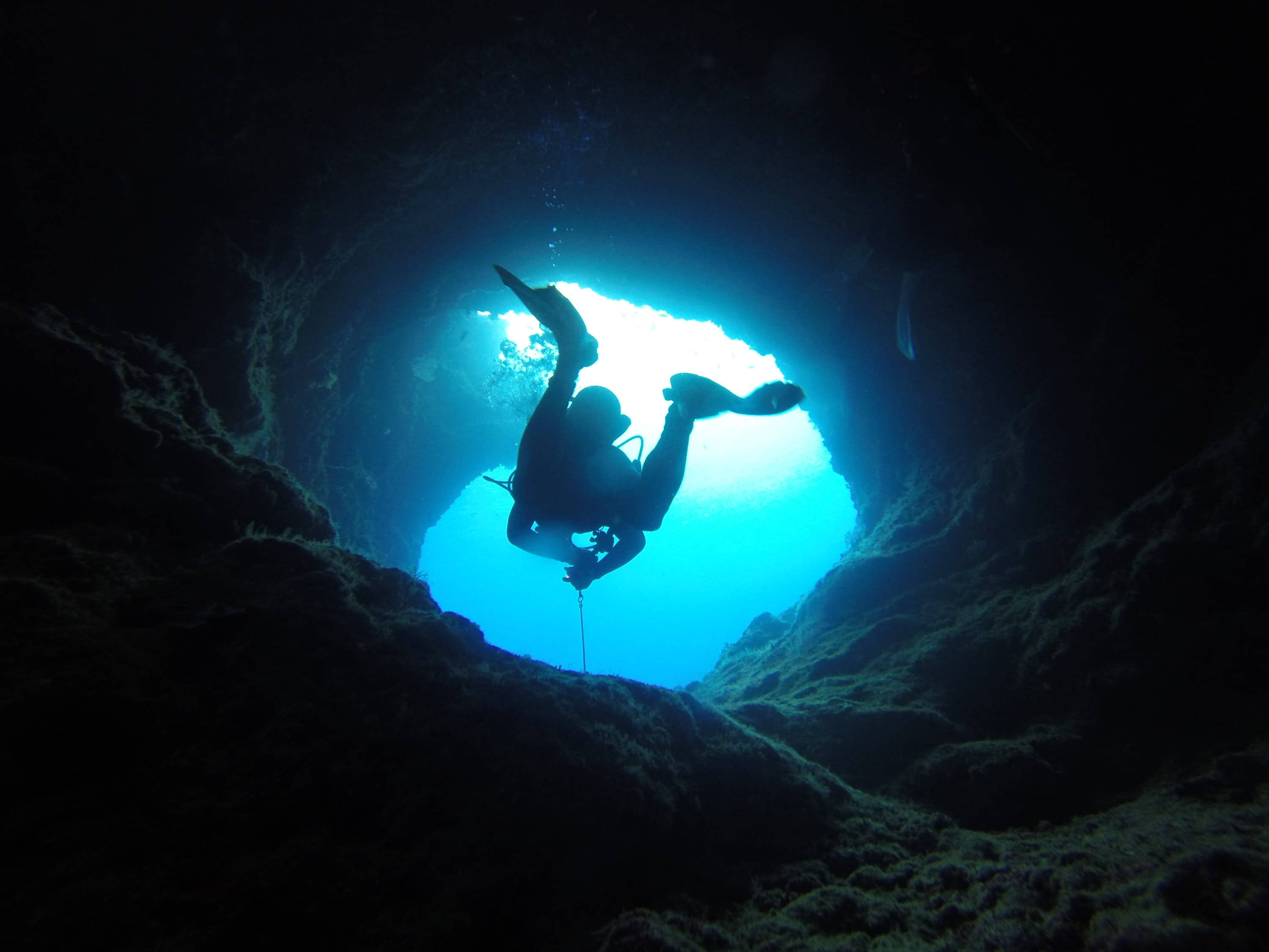 scuba diving, narrow cave, underwater cave, 2K Desktop Wallpaper