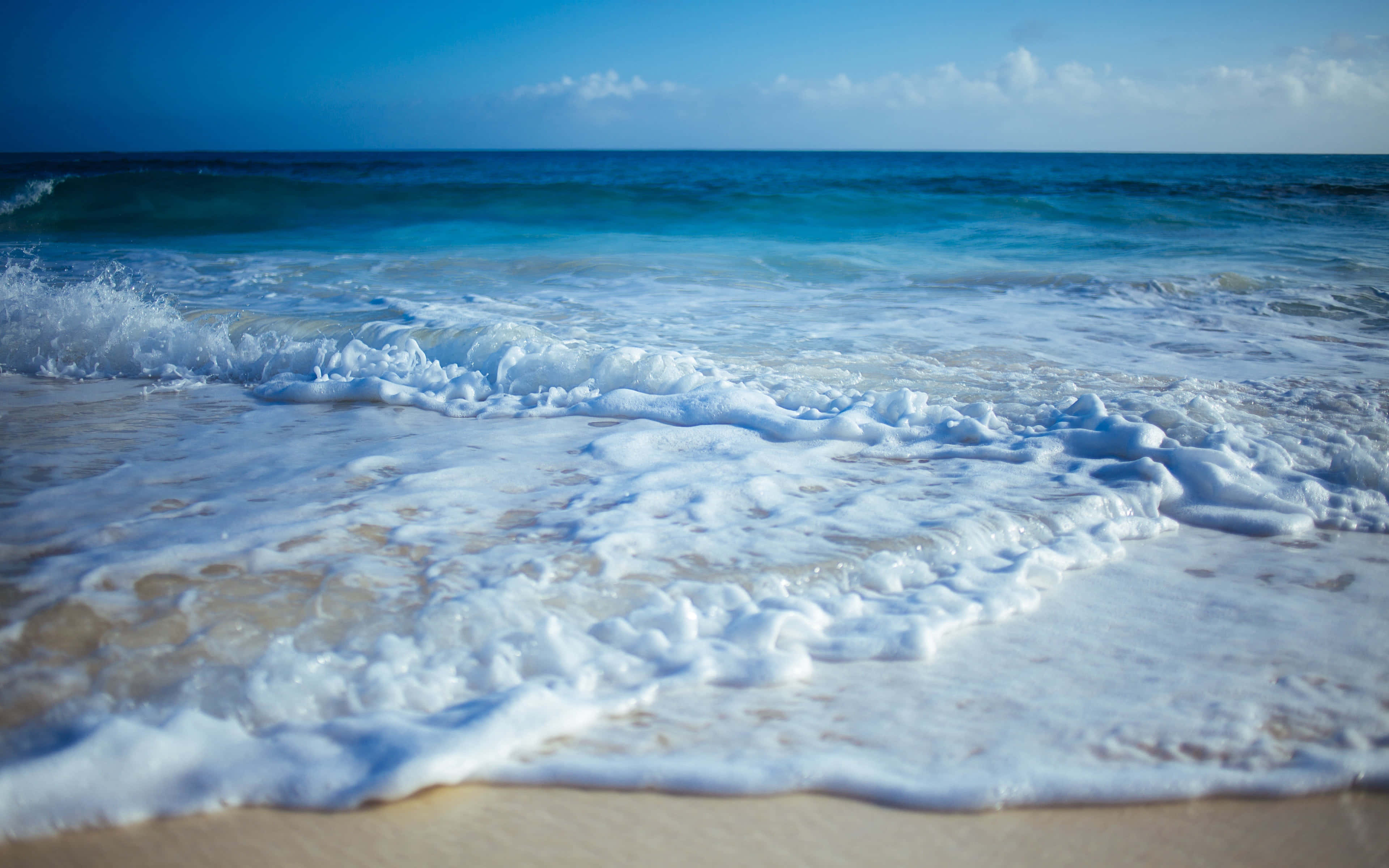 Breeze, beach, foamy ocean waves, 4K Desktop Wallpaper