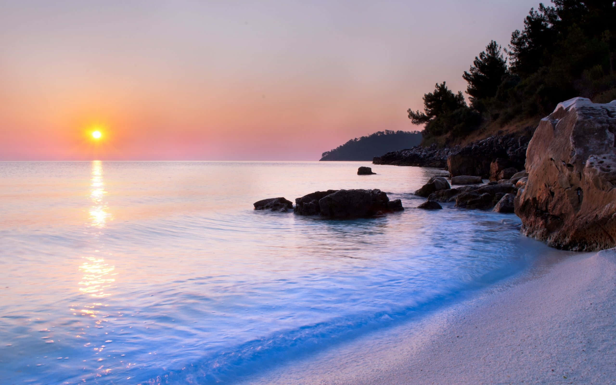 sunset, warm hues, gentle waves, 2K Desktop Wallpaper