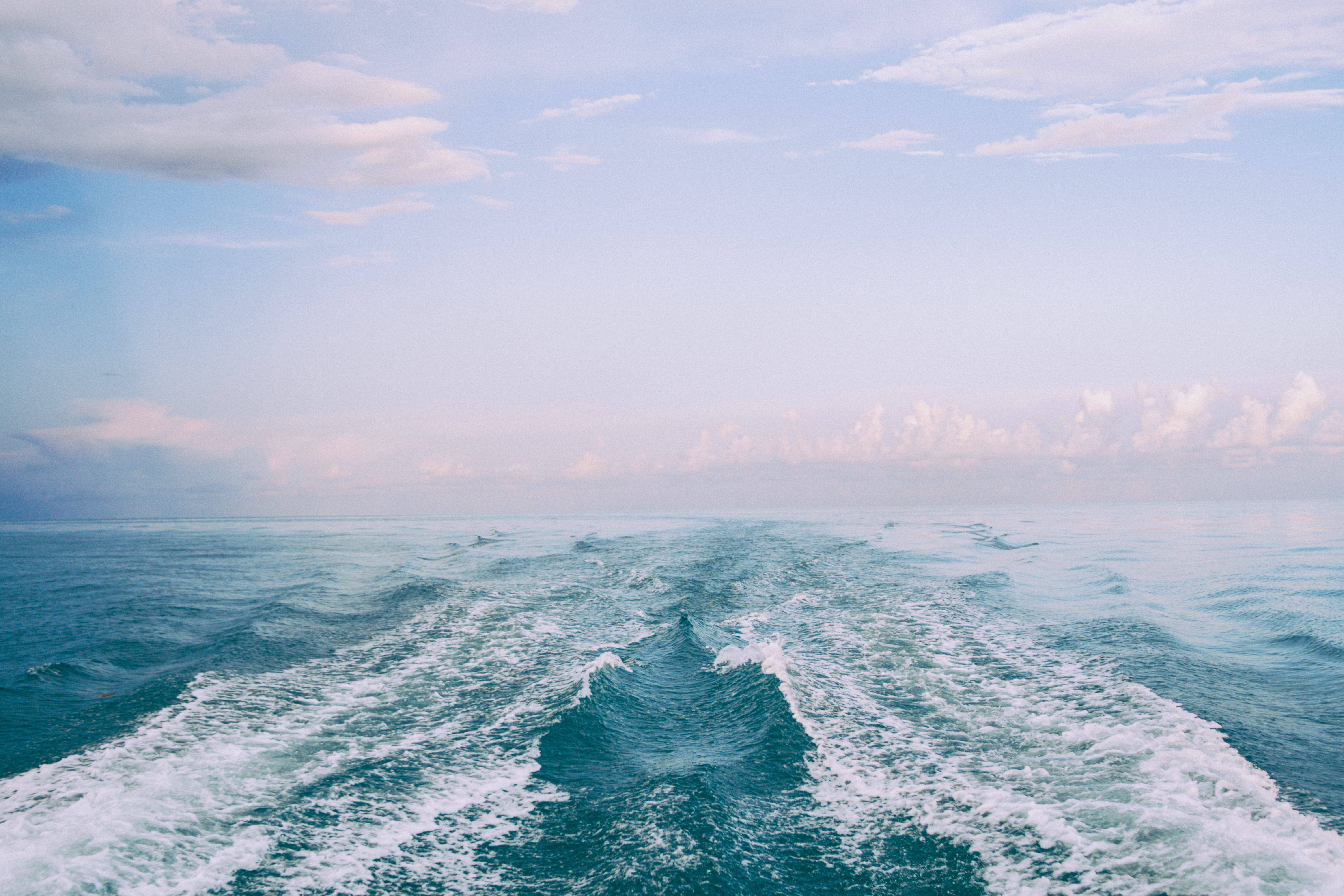 pastel vintage green ocean, turquoise waves, soft pastel clouds, 5K Desktop Wallpaper