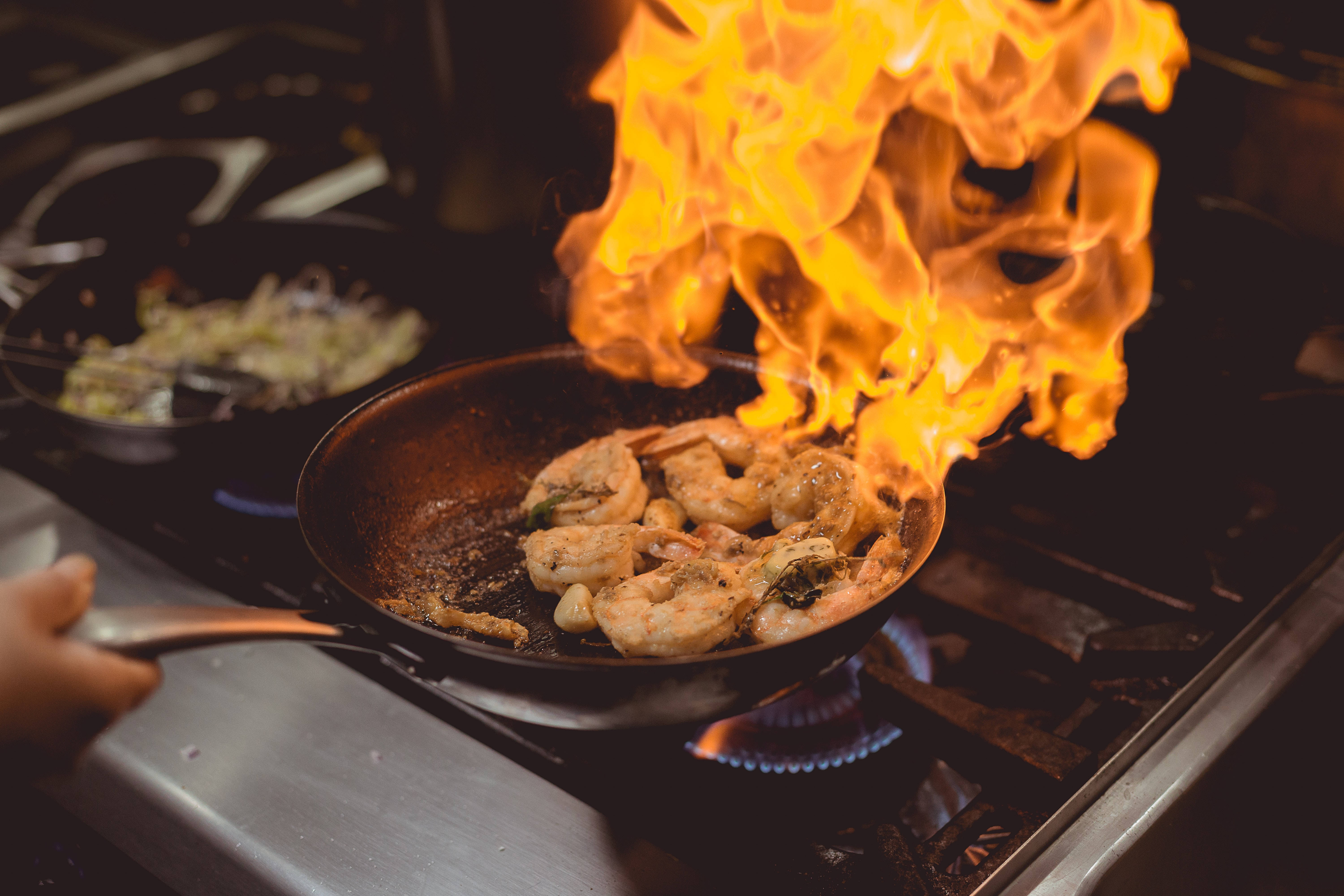 prawns flambe, wok pan, flaming skillet, 5K Desktop Wallpaper