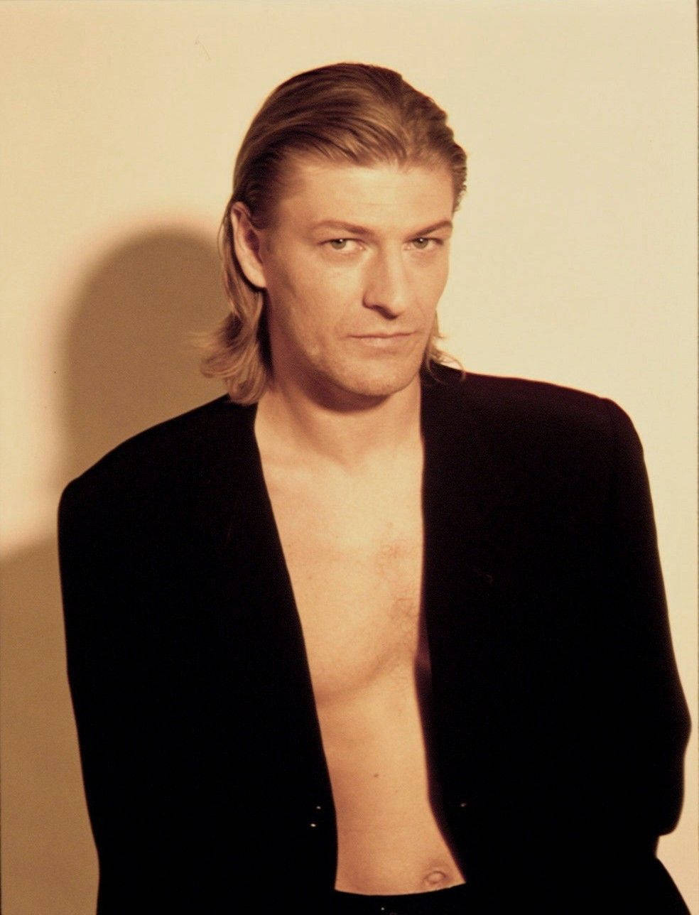 Sean Bean, long blond hair, open black jacket, HD Phone Wallpaper