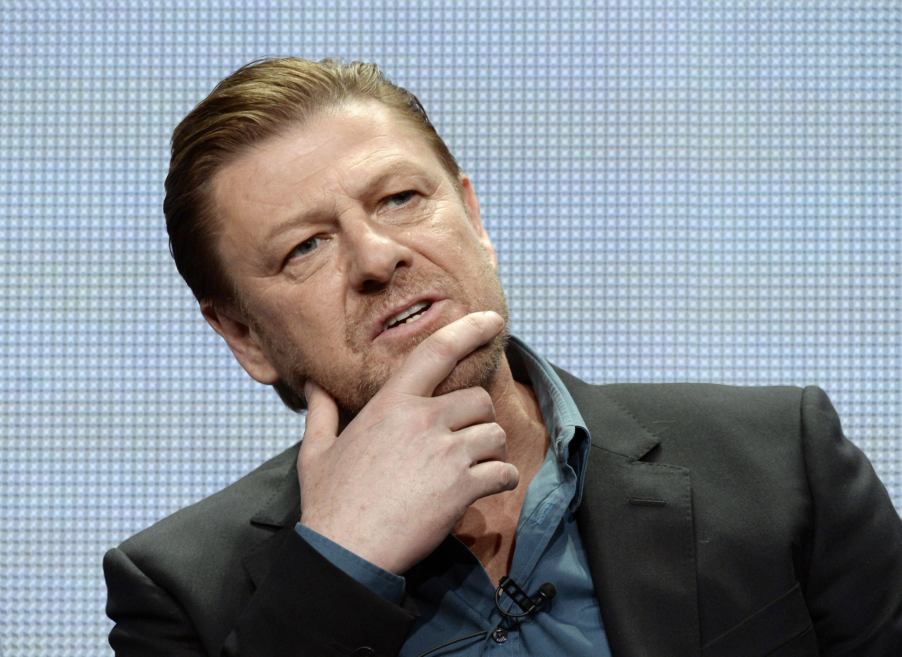 Sean Bean, dark suit, blue shirt, 2K Desktop Wallpaper