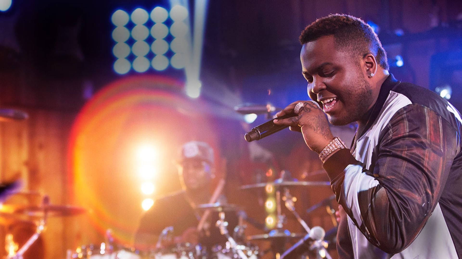 Sean Kingston, suave performance, vibrant stage lights, Full HD Desktop Wallpaper