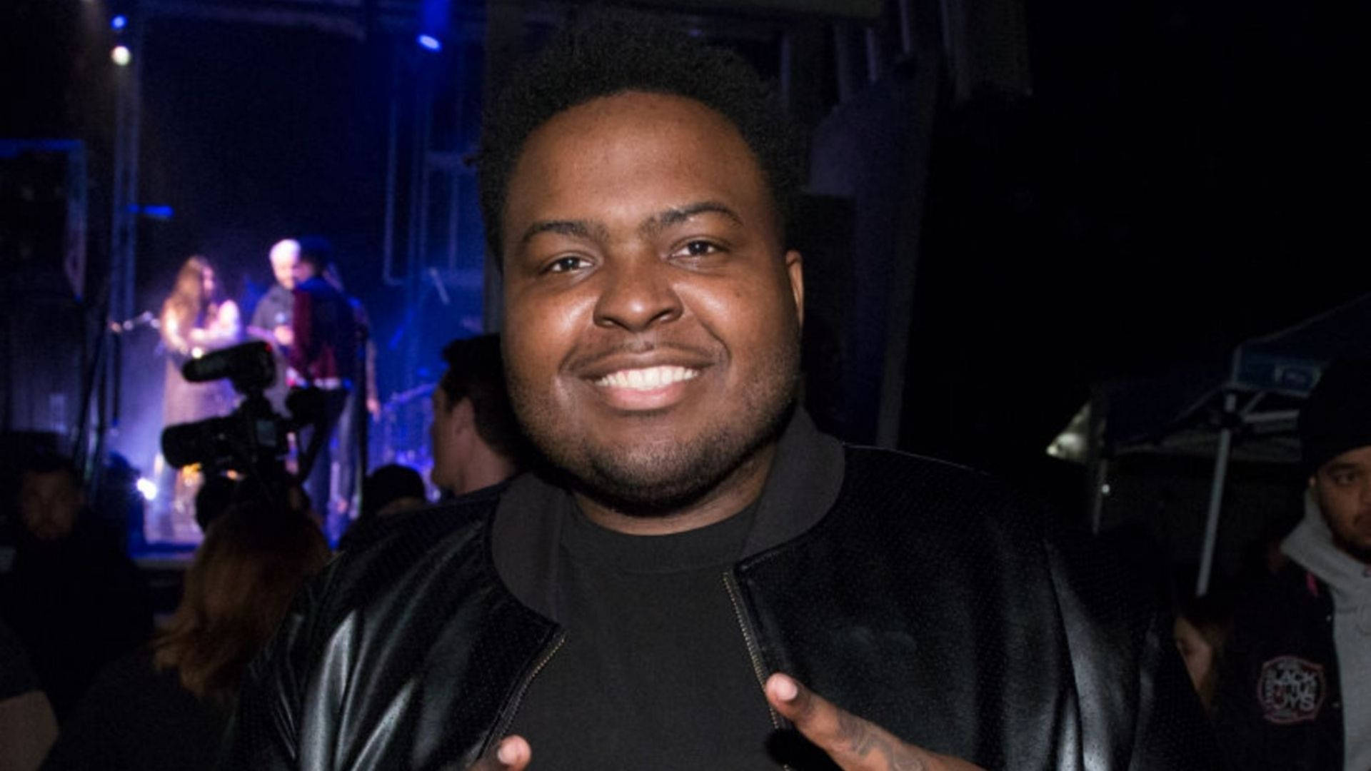 Sean Kingston, black leather jacket, dimly lit concert, Full HD Desktop Wallpaper