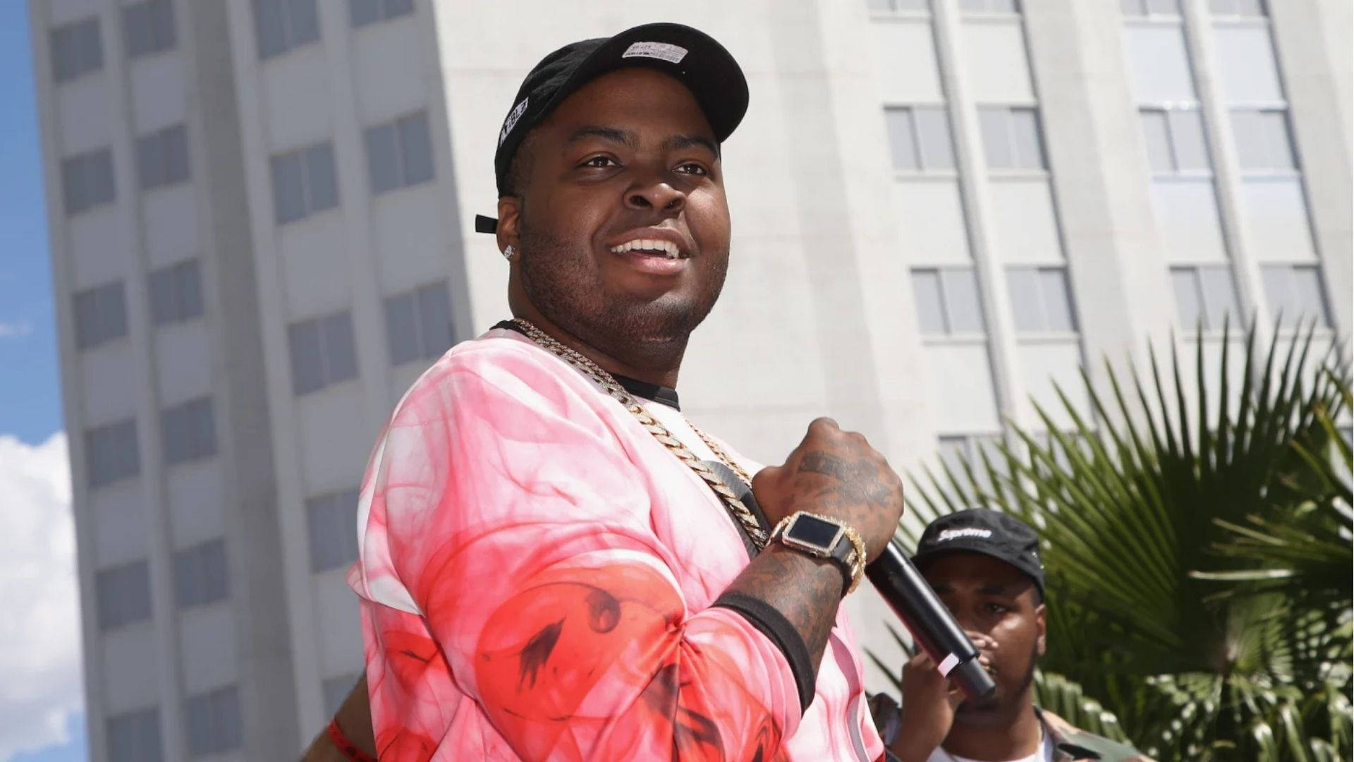 Sean Kingston, pink tie-dye shirt, black cap, Full HD Desktop Wallpaper