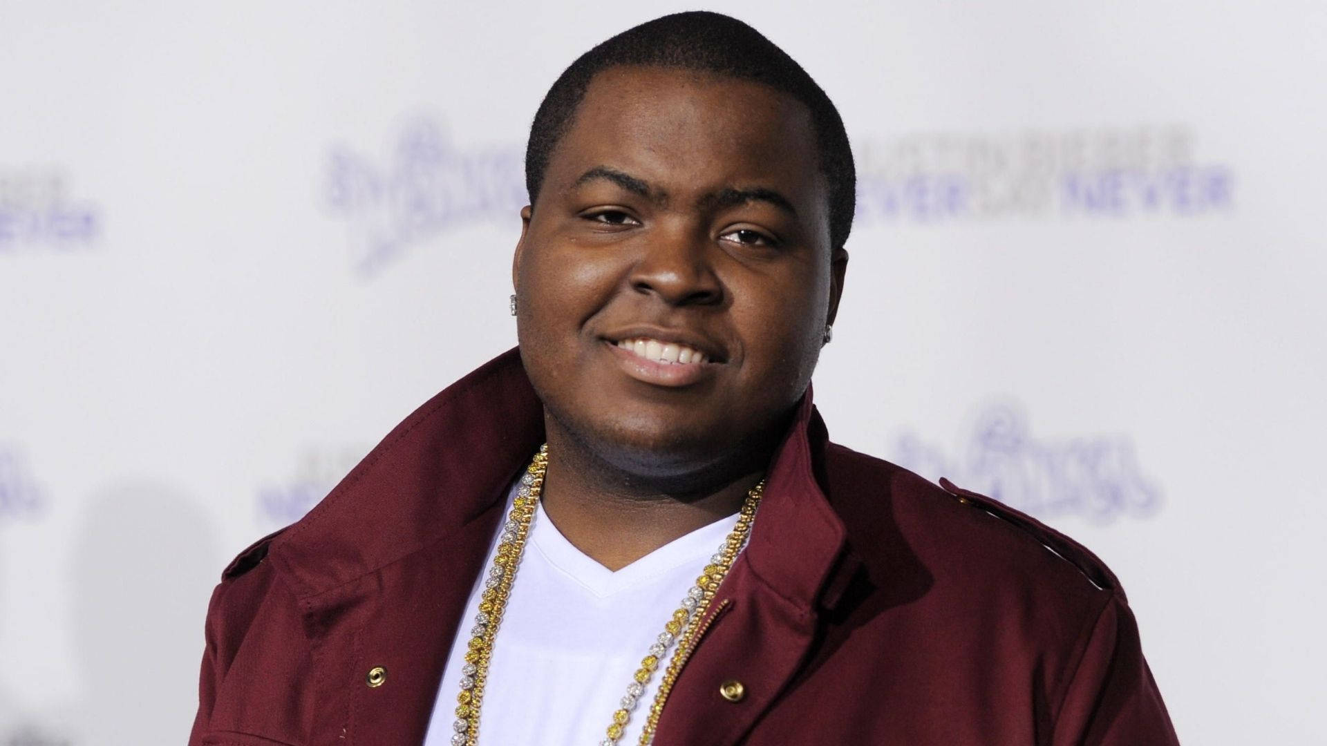 Sean Kingston, maroon jacket, gold chains, Full HD Desktop Wallpaper