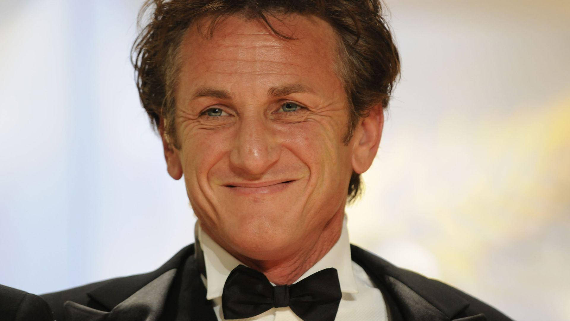 Sean Penn, black tuxedo, bow tie, Full HD Desktop Wallpaper