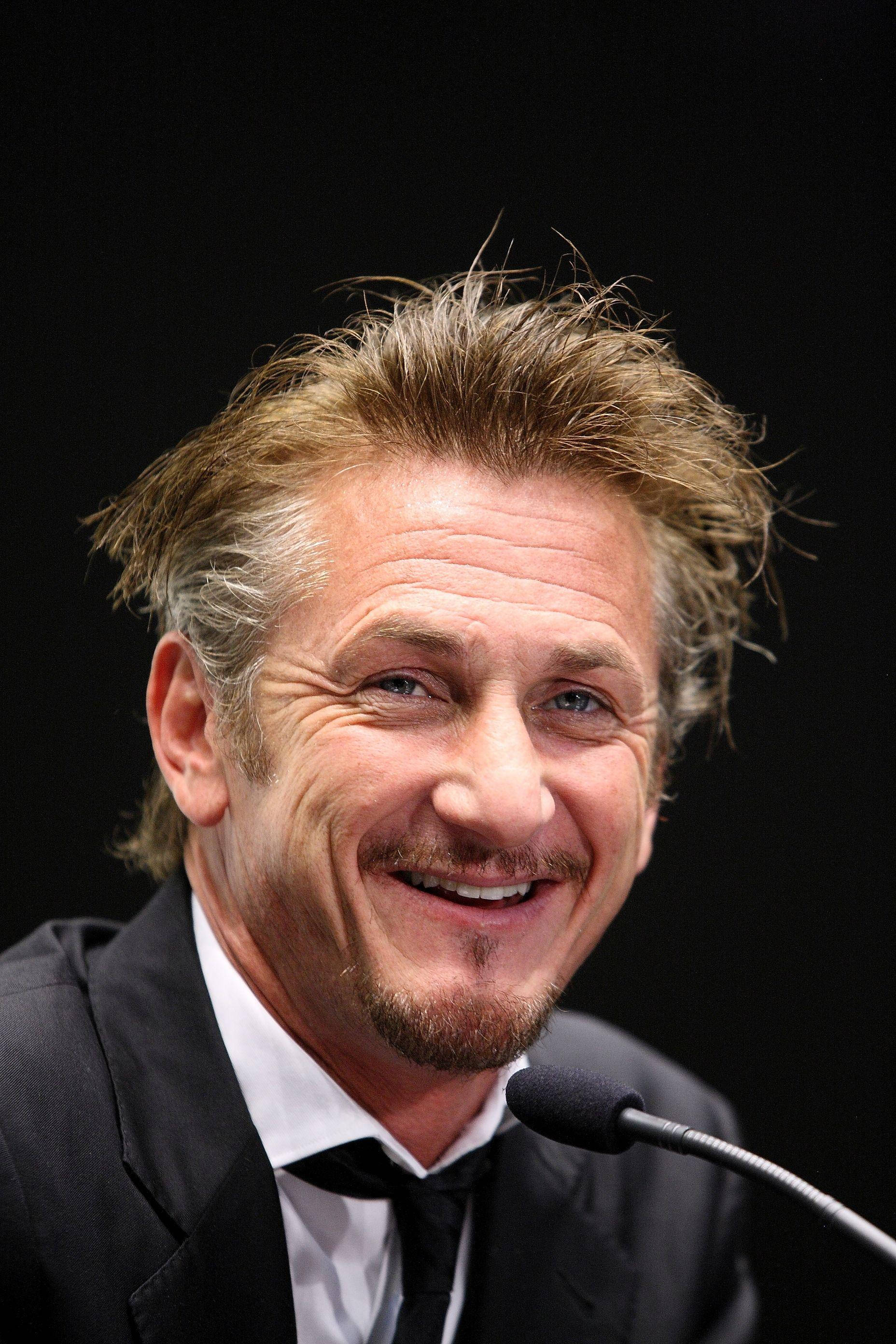 Sean Penn, black suit and tie, tousled hair, 2K Phone Wallpaper