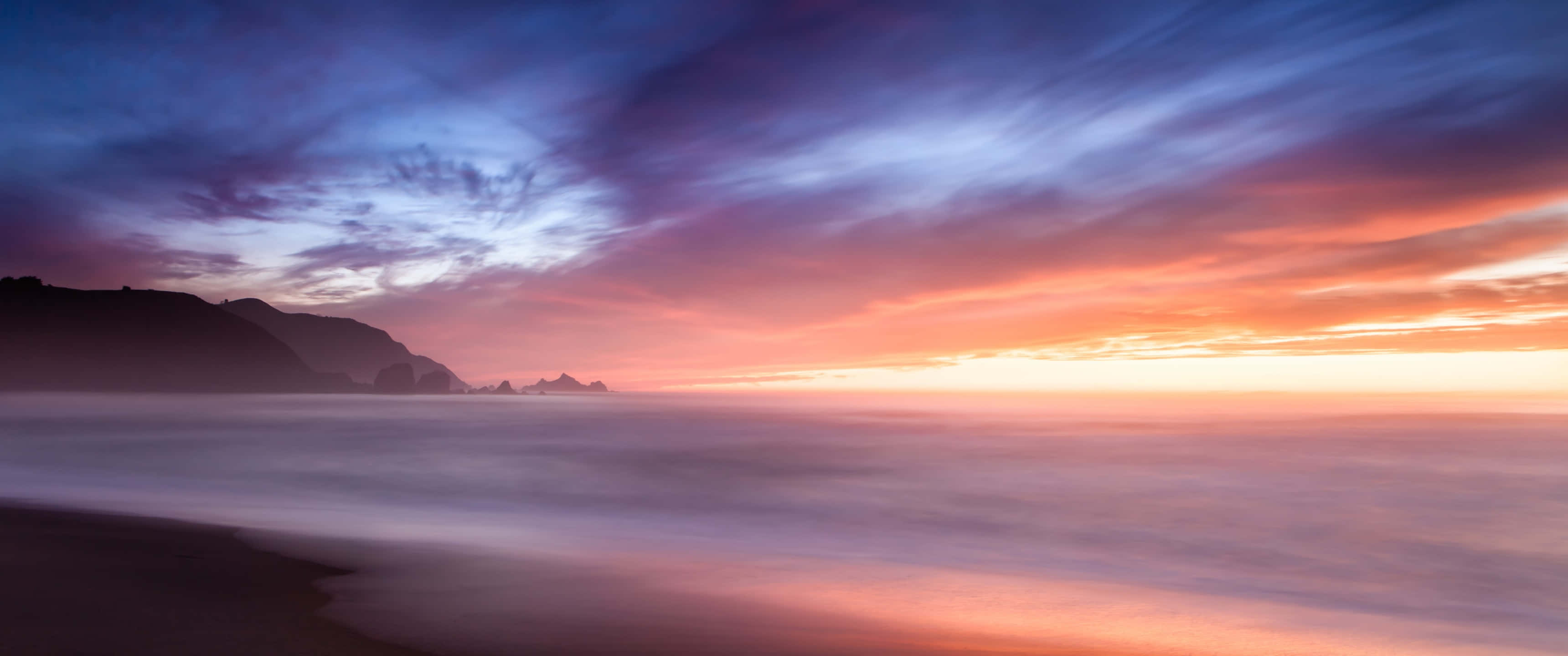 Seashore, sunrise, streaked clouds, 2K Desktop Wallpaper