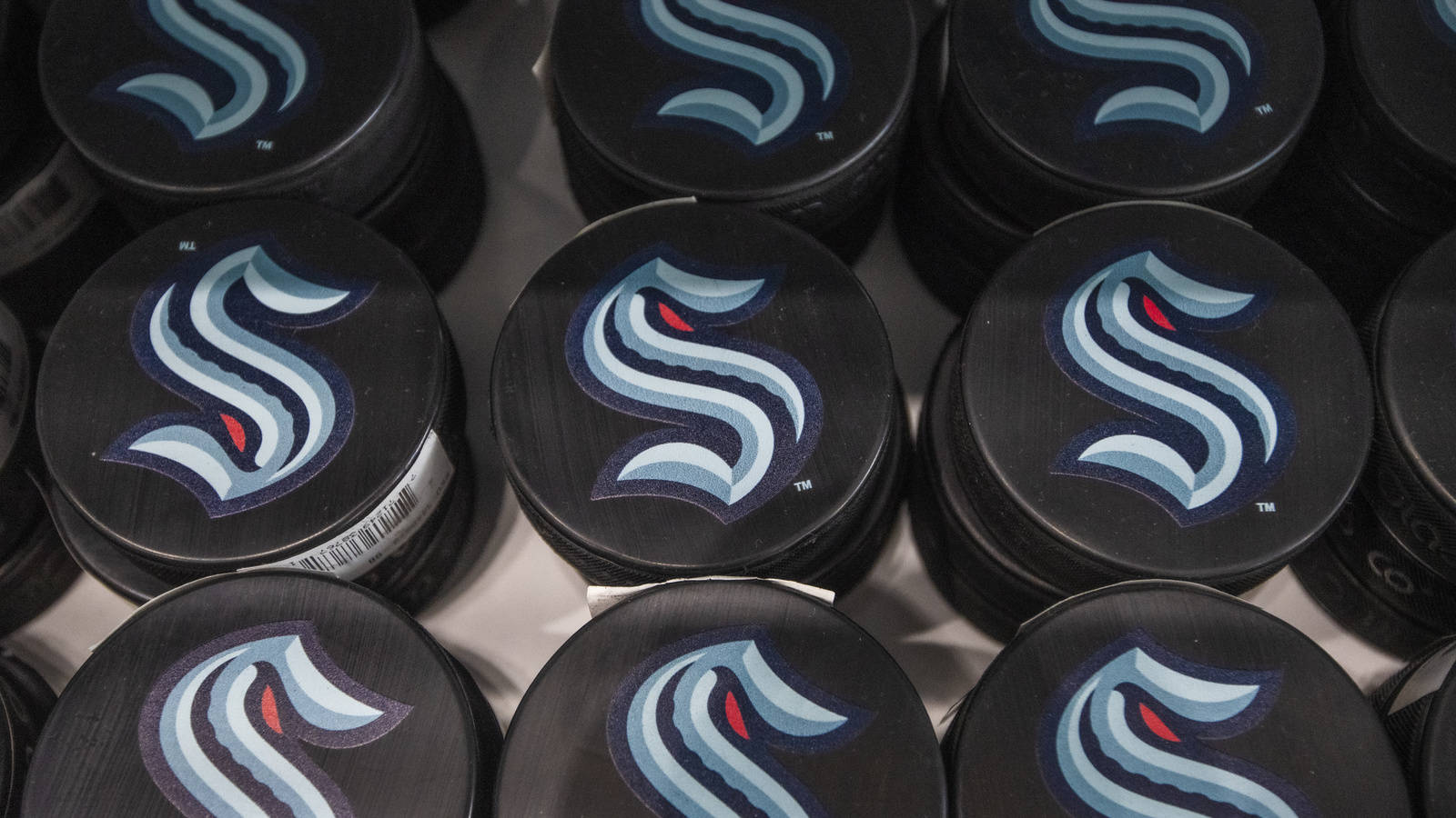 Seattle Kraken, black hockey pucks, blue and red 'S' logos, HD Desktop Wallpaper