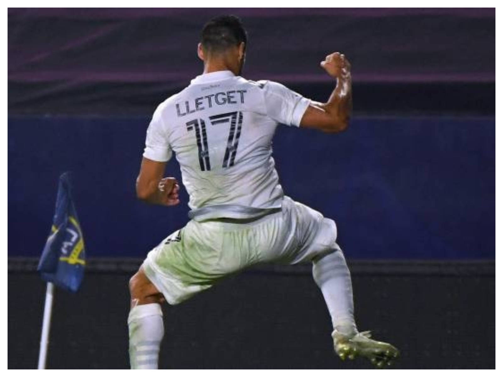 Sebastian Lletget, white jersey, number 17, HD Desktop Wallpaper