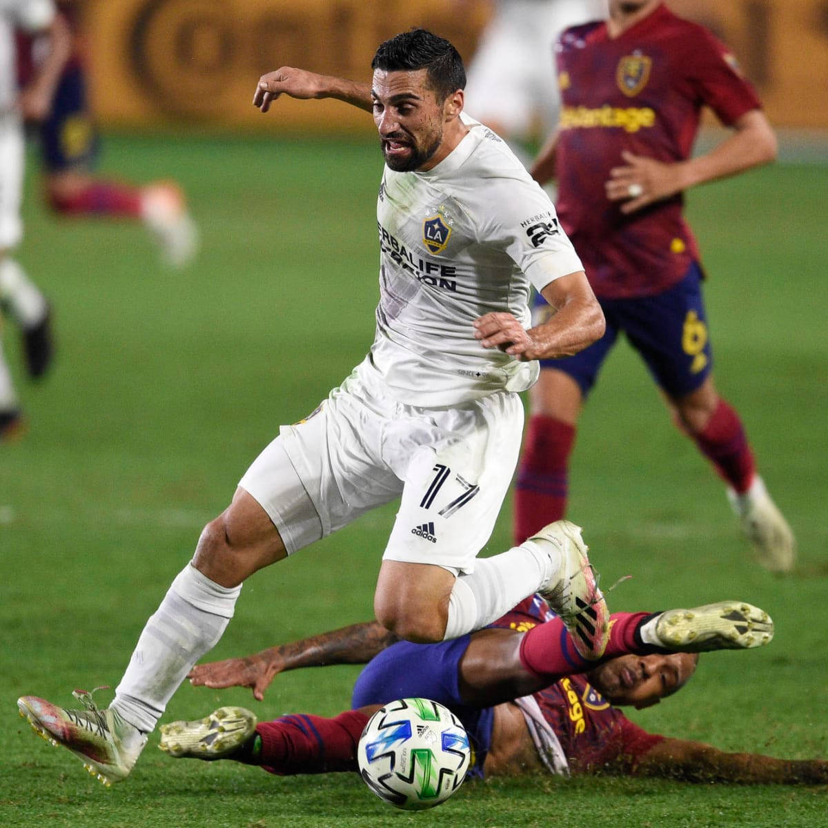Sebastian Lletget, white jersey, sliding opponent, SD Desktop Wallpaper