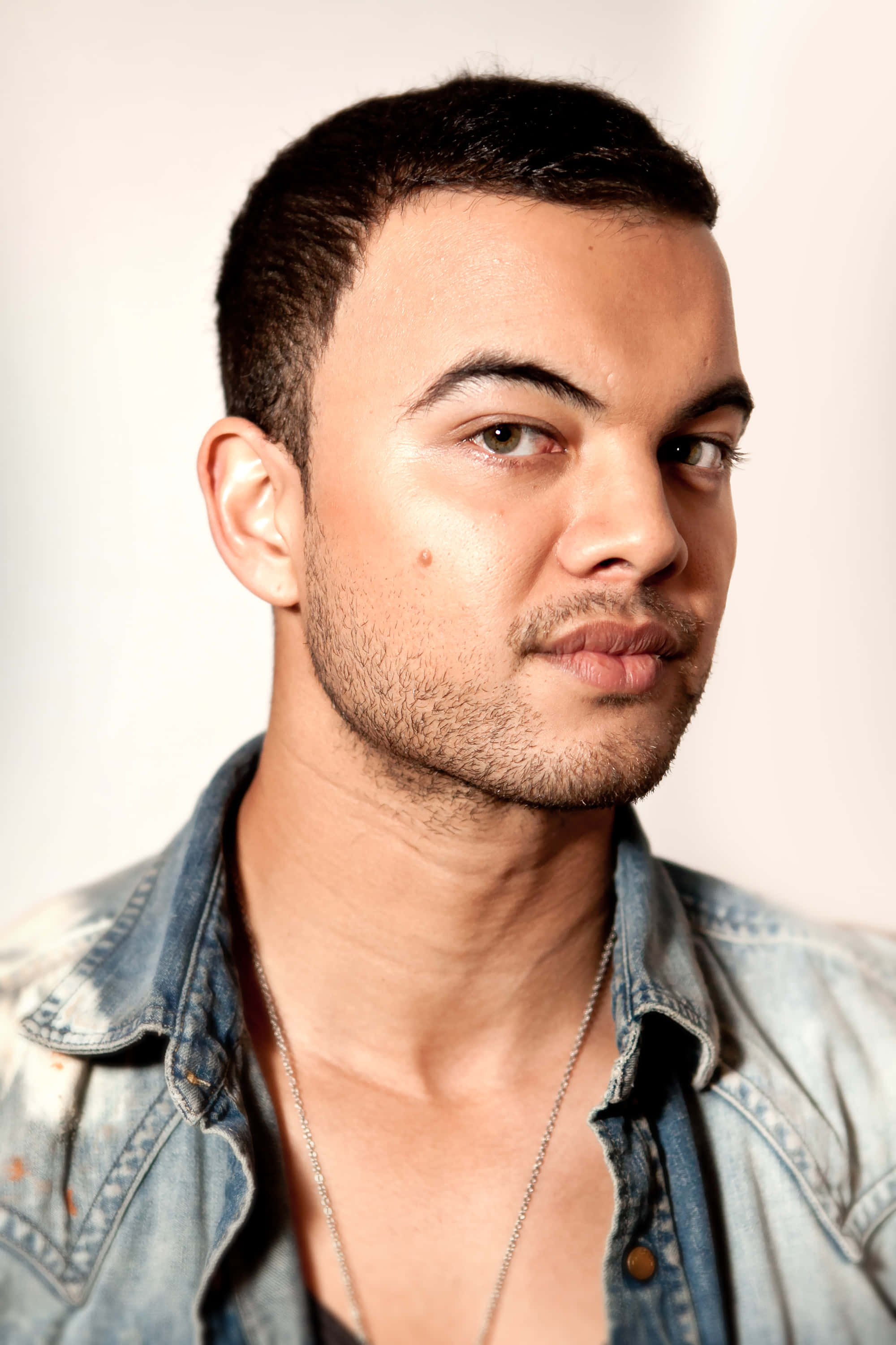 Guy Sebastian, denim shirt, short dark hair, 2K Phone Wallpaper