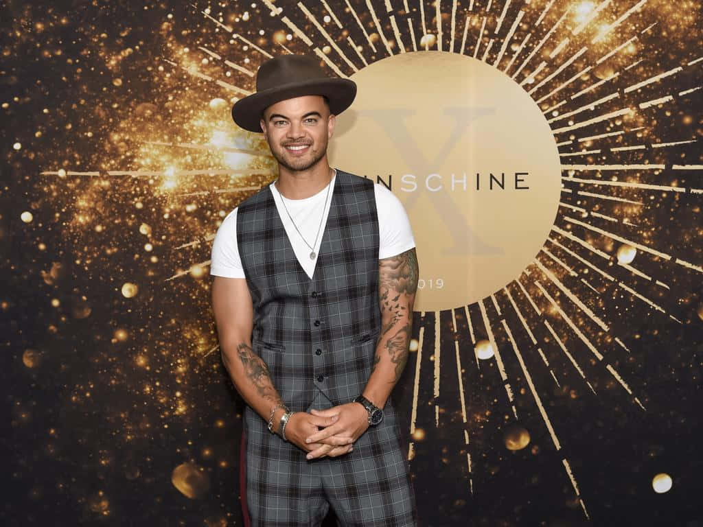 Guy Sebastian, plaid vest, hat, SD Desktop Wallpaper